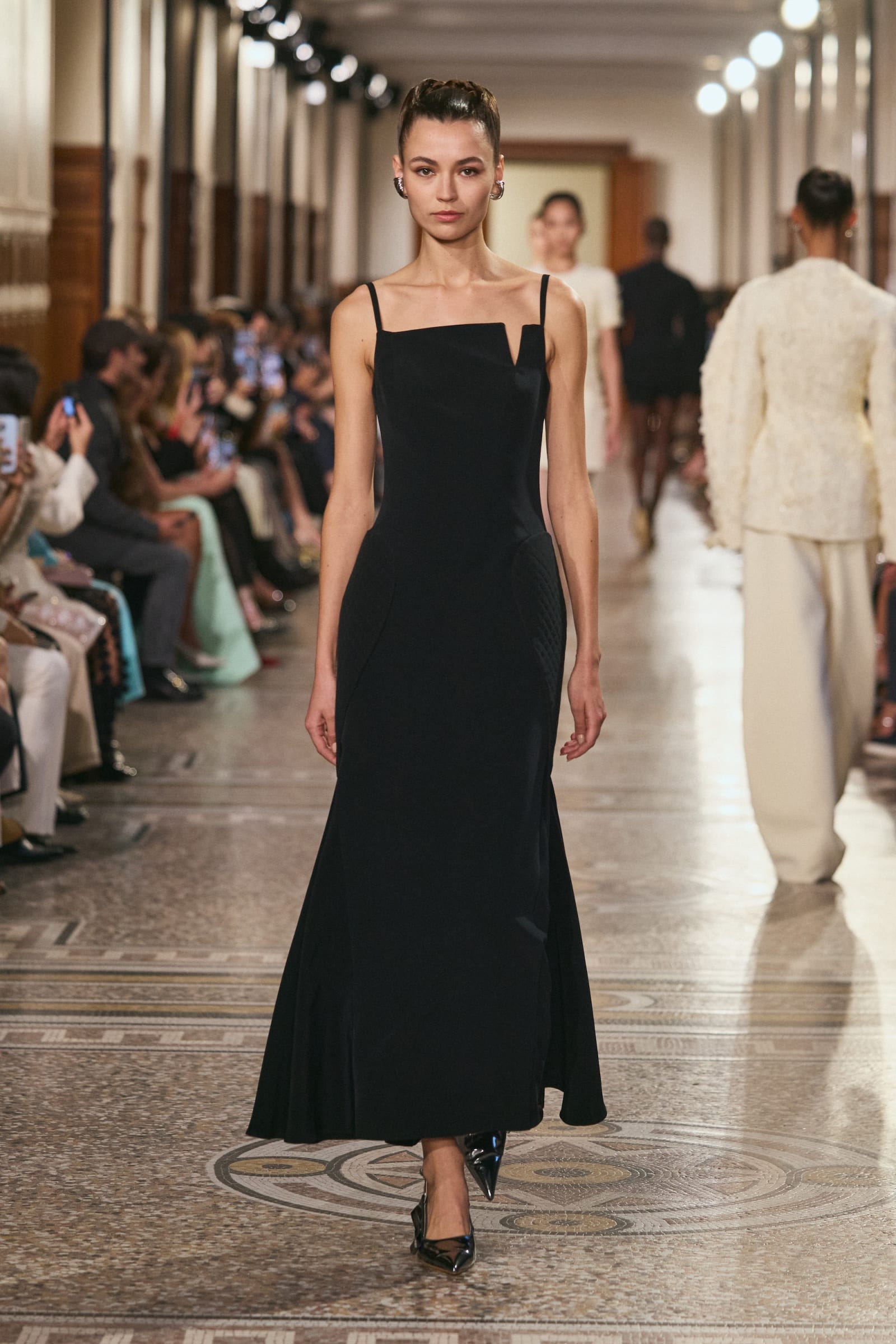 Hobeika_ss26_runway_press_look_03-1761075208228