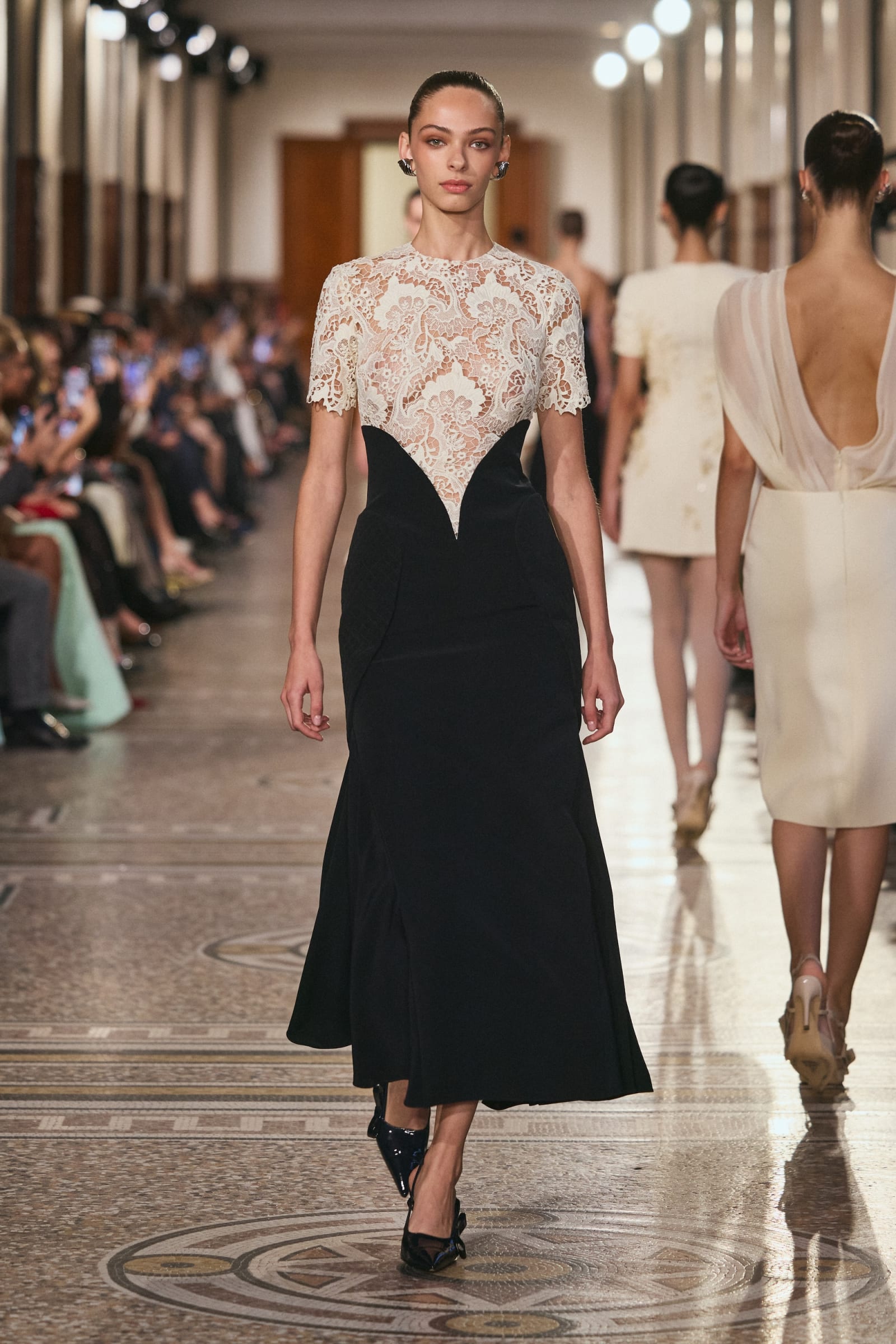 Hobeika_ss26_runway_press_look_06-1761075214379