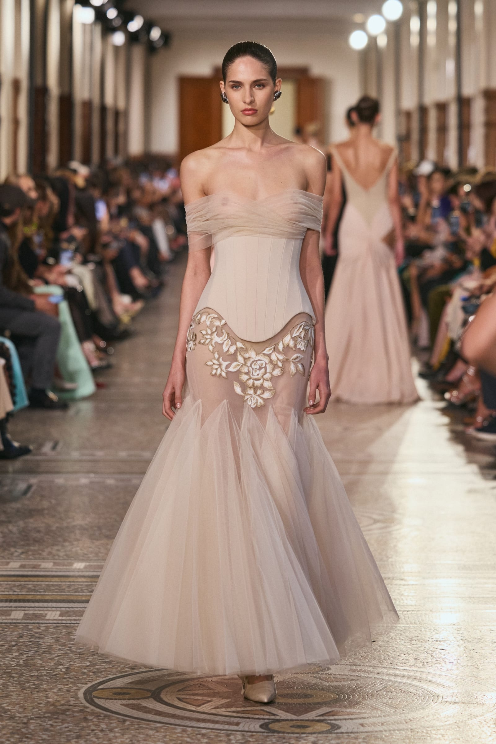 Hobeika_ss26_runway_press_look_17-1761075322955