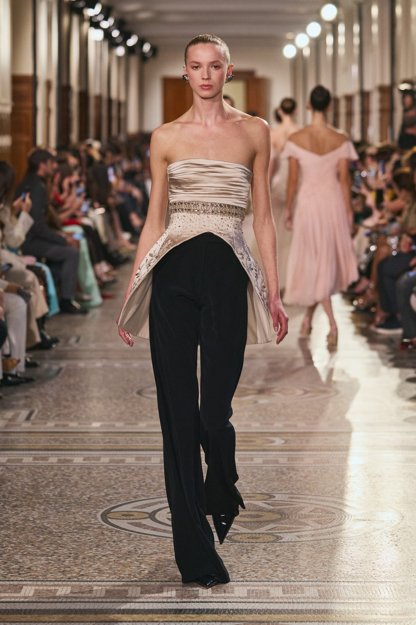 Hobeika_ss26_runway_press_look_20-1761075216514