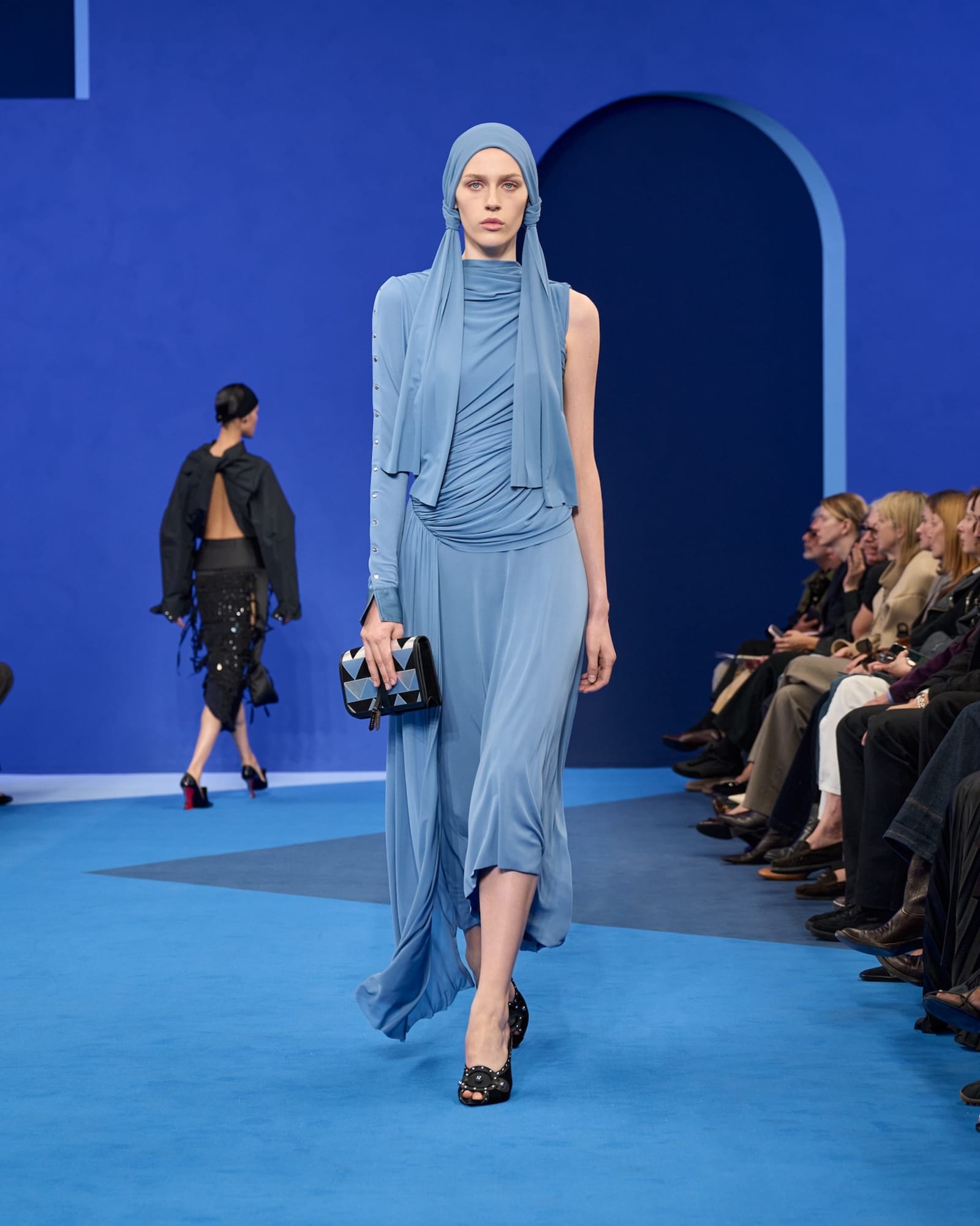 LANVIN16-1761930845905