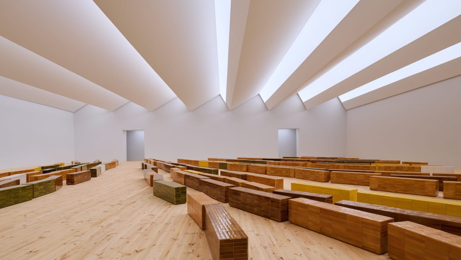 LOEWE_SS26_WW_SHOW_SPACE_REVEAL_sRGB_UNCROPPED_2_16x9-1760243026396