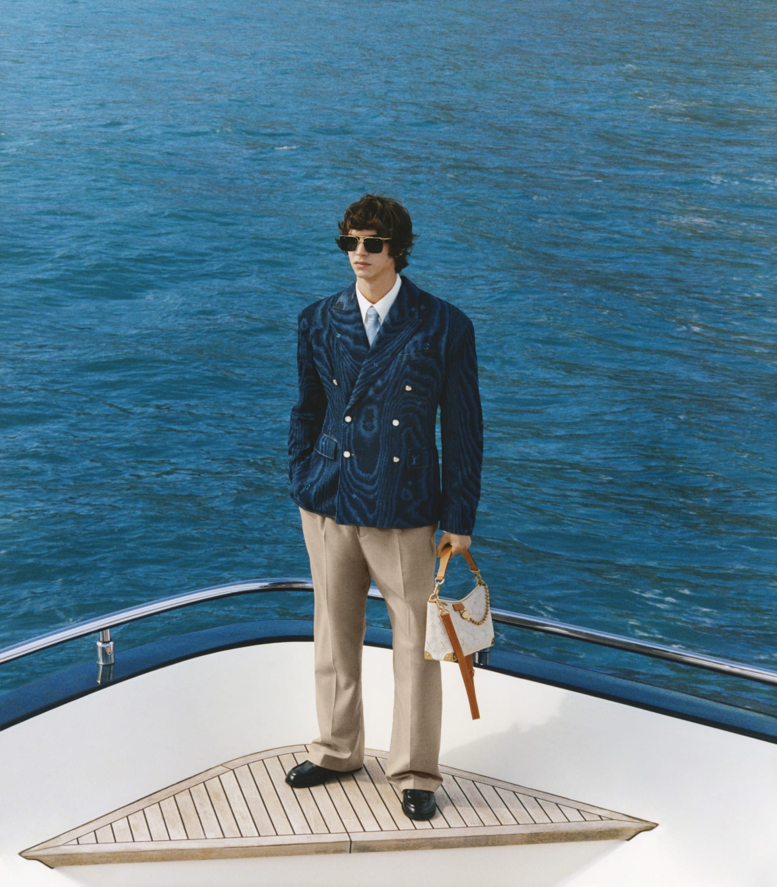 LOUIS-VUITTON-MEN'S-PREFALL-2025-CAMPAIGN-4-1746042678642