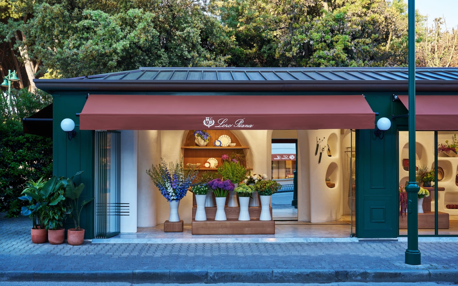 Loro-Piana_Il-Fioraio-in-Forte-dei-Marmi(3)-1751056899779