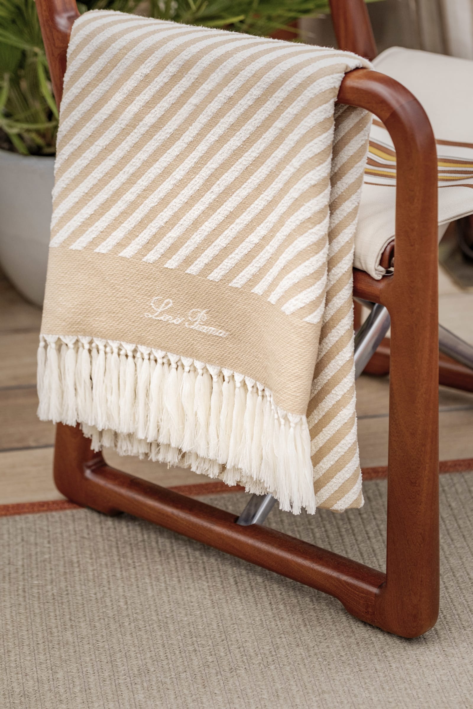 Loro-Piana_La-Reserve-a-la-Plage-beach-club(5)-1751052514035