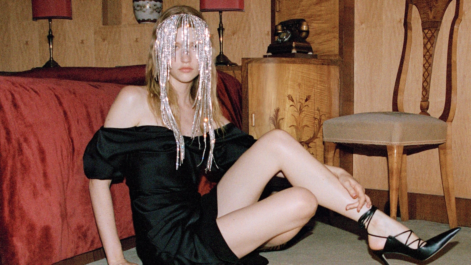 McQUEEN-SS26-PRE-CO_HERO_1920_X_1080_13-1765124938167