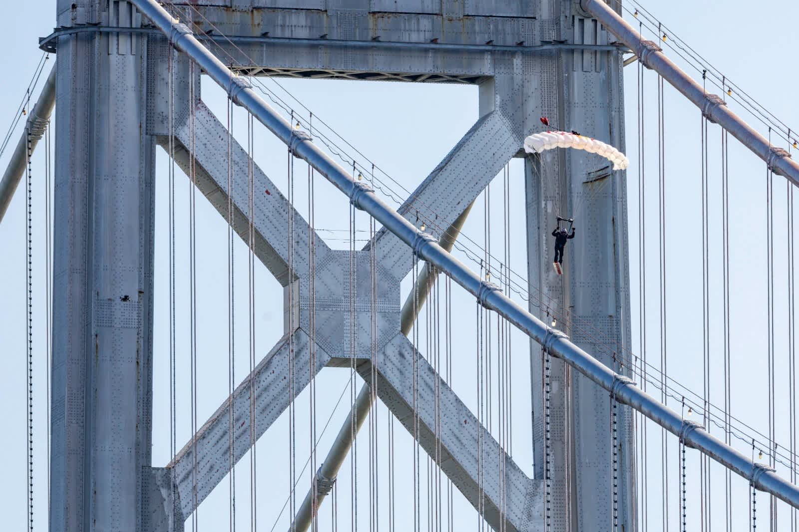 PradaLineaRossa_RedBull_BridgeRider(3)-1756319476737