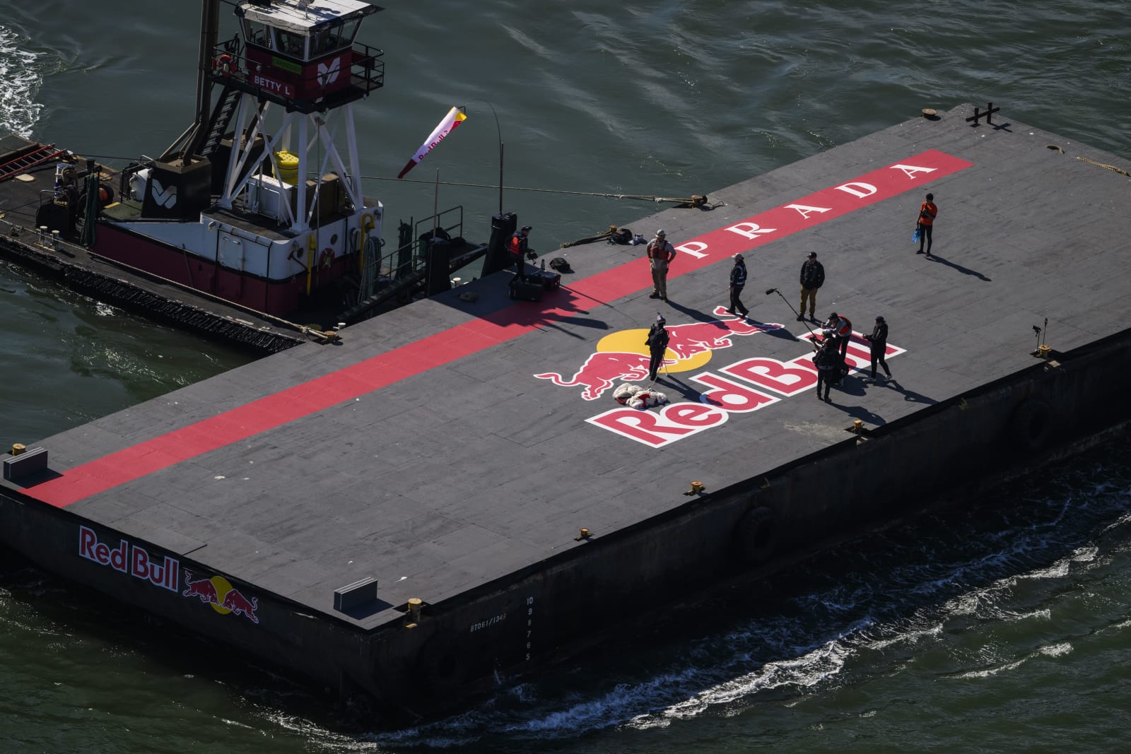 PradaLineaRossa_RedBull_BridgeRider(6)-1756319656778