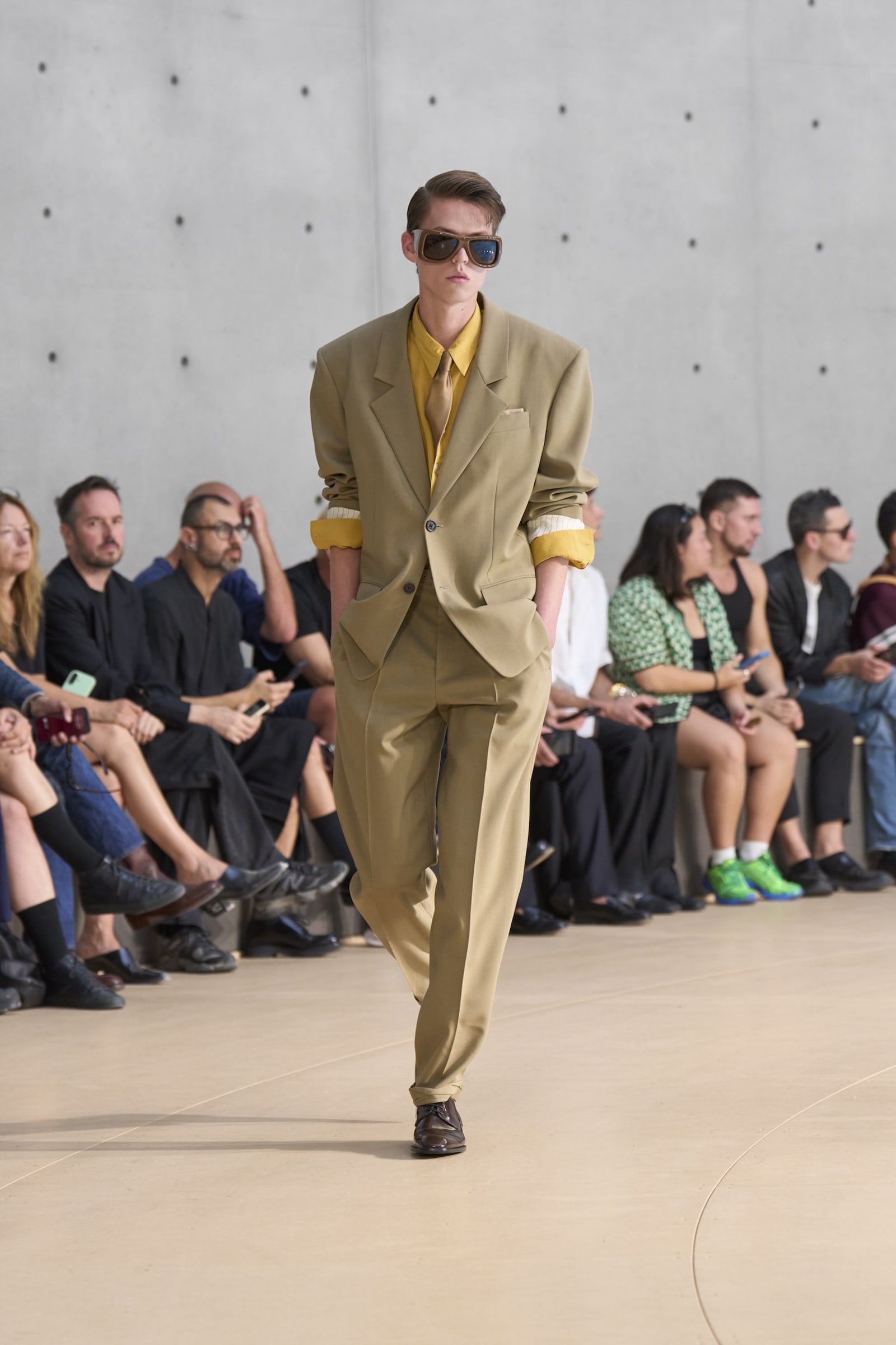 SAINT-LAURENT_FASHION_SHOW_MEN_SUMMER26_RUNWAY_10_HR-1750963530795