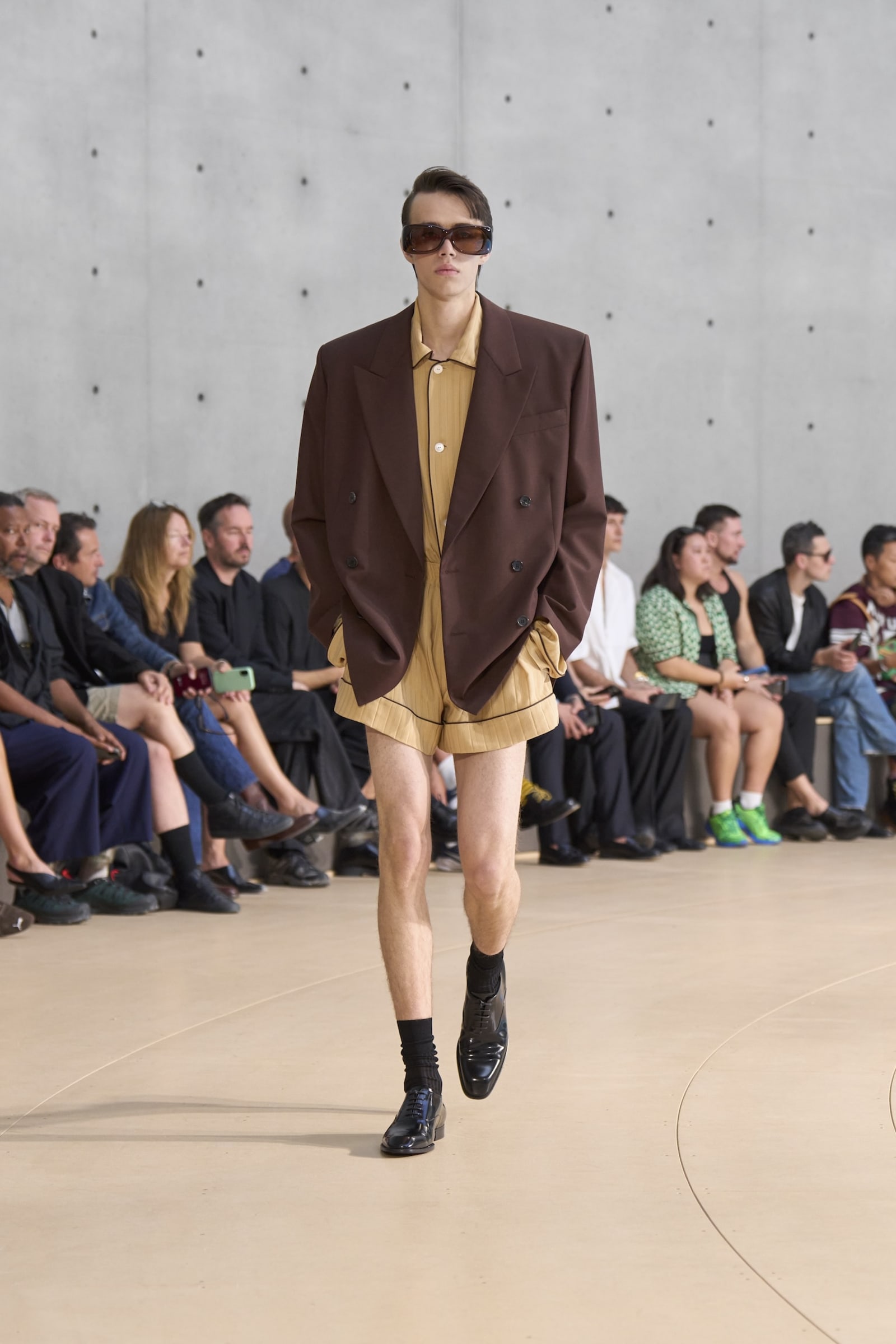 SAINT-LAURENT_FASHION_SHOW_MEN_SUMMER26_RUNWAY_24_HR-1750963533267