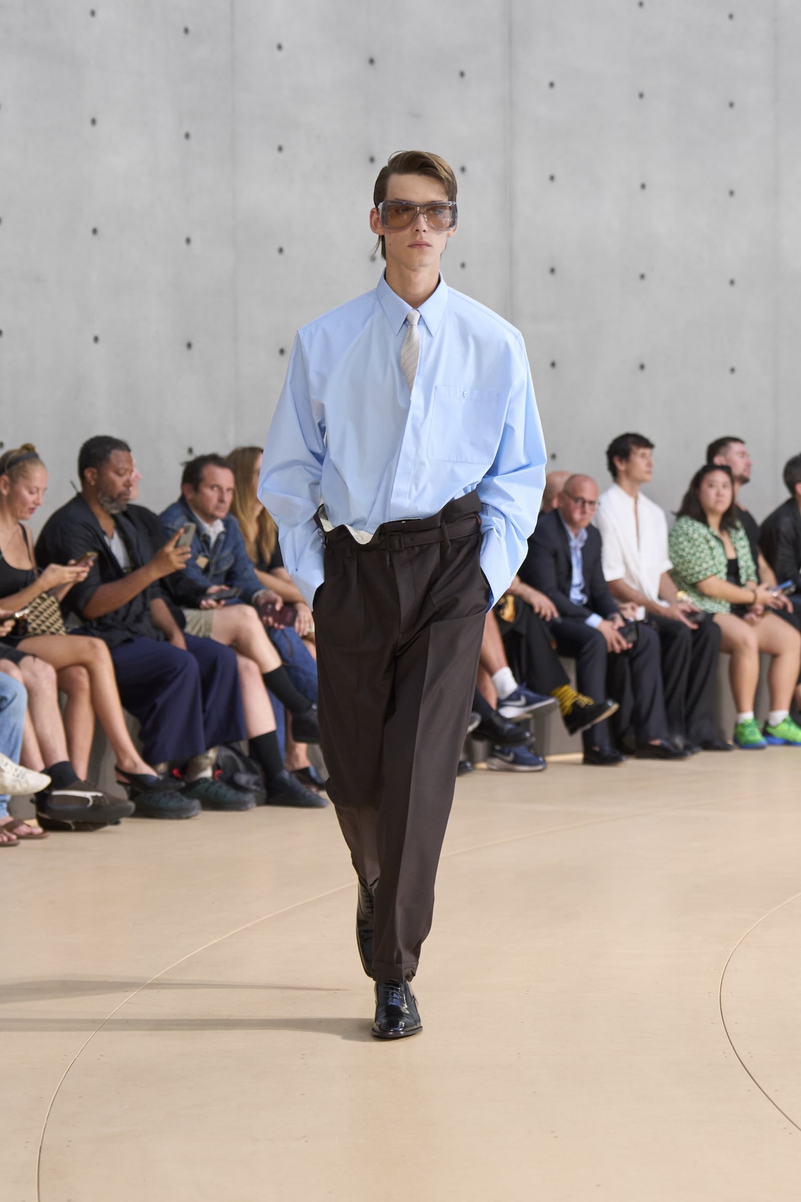 SAINT-LAURENT_FASHION_SHOW_MEN_SUMMER26_RUNWAY_40_HR-1750963536967