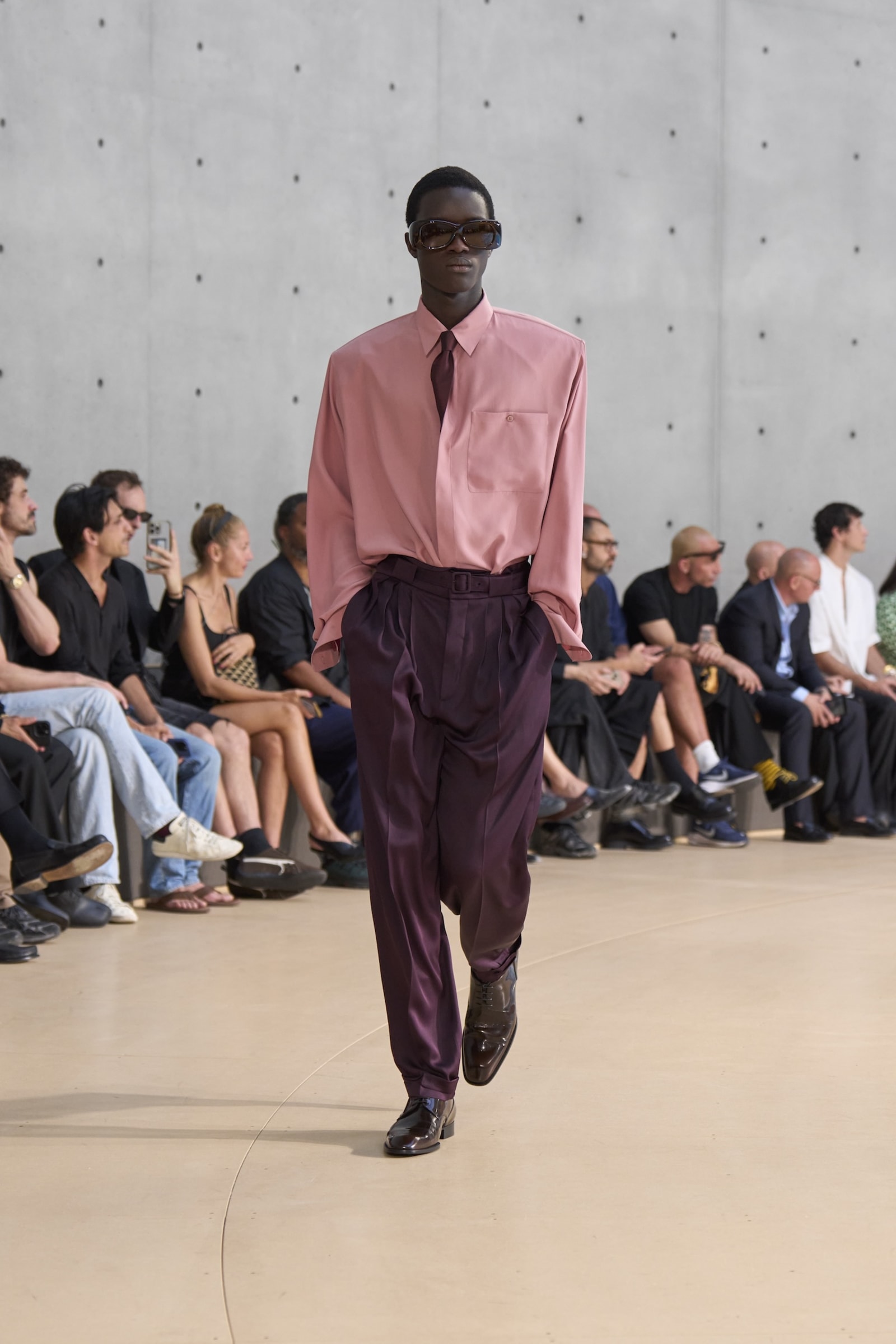 SAINT-LAURENT_FASHION_SHOW_MEN_SUMMER26_RUNWAY_41_HR-1750963538199