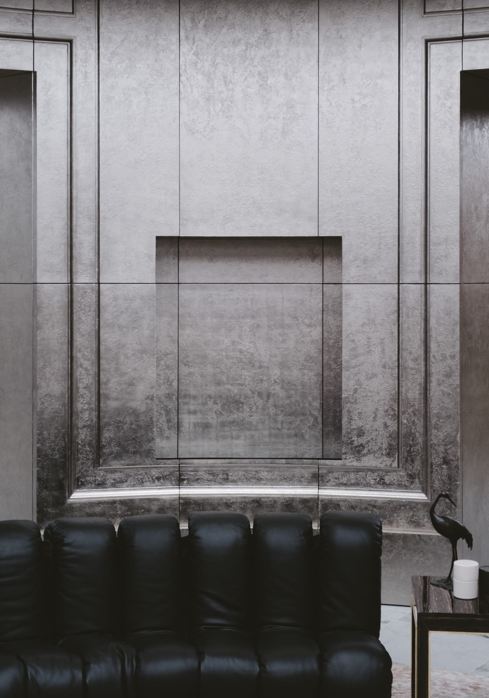 SAINT_LAURENT_ARCHITECTURE_MONTAIGNE_01_HR-1767029695341