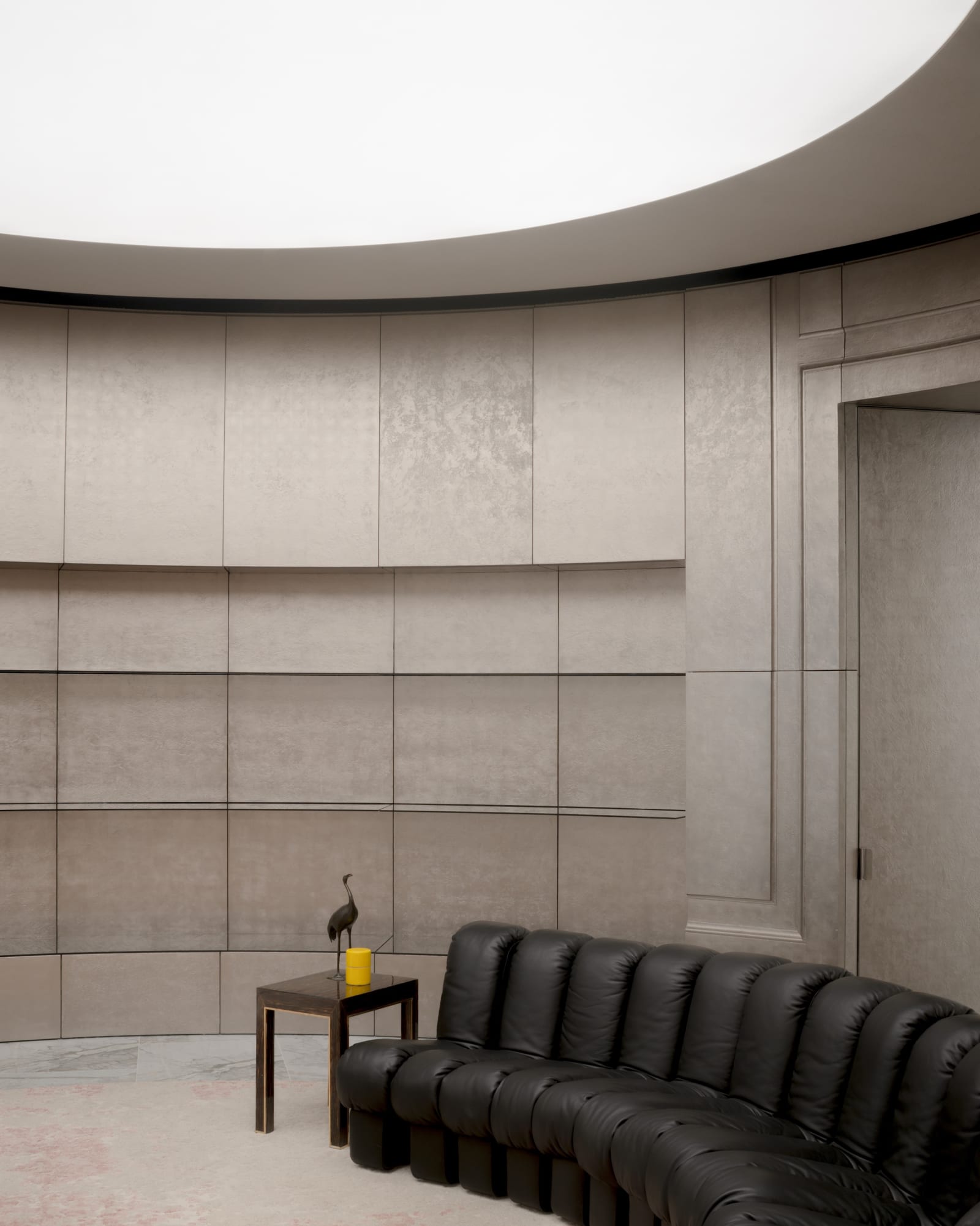 SAINT_LAURENT_ARCHITECTURE_MONTAIGNE_04_HR-1767029710651