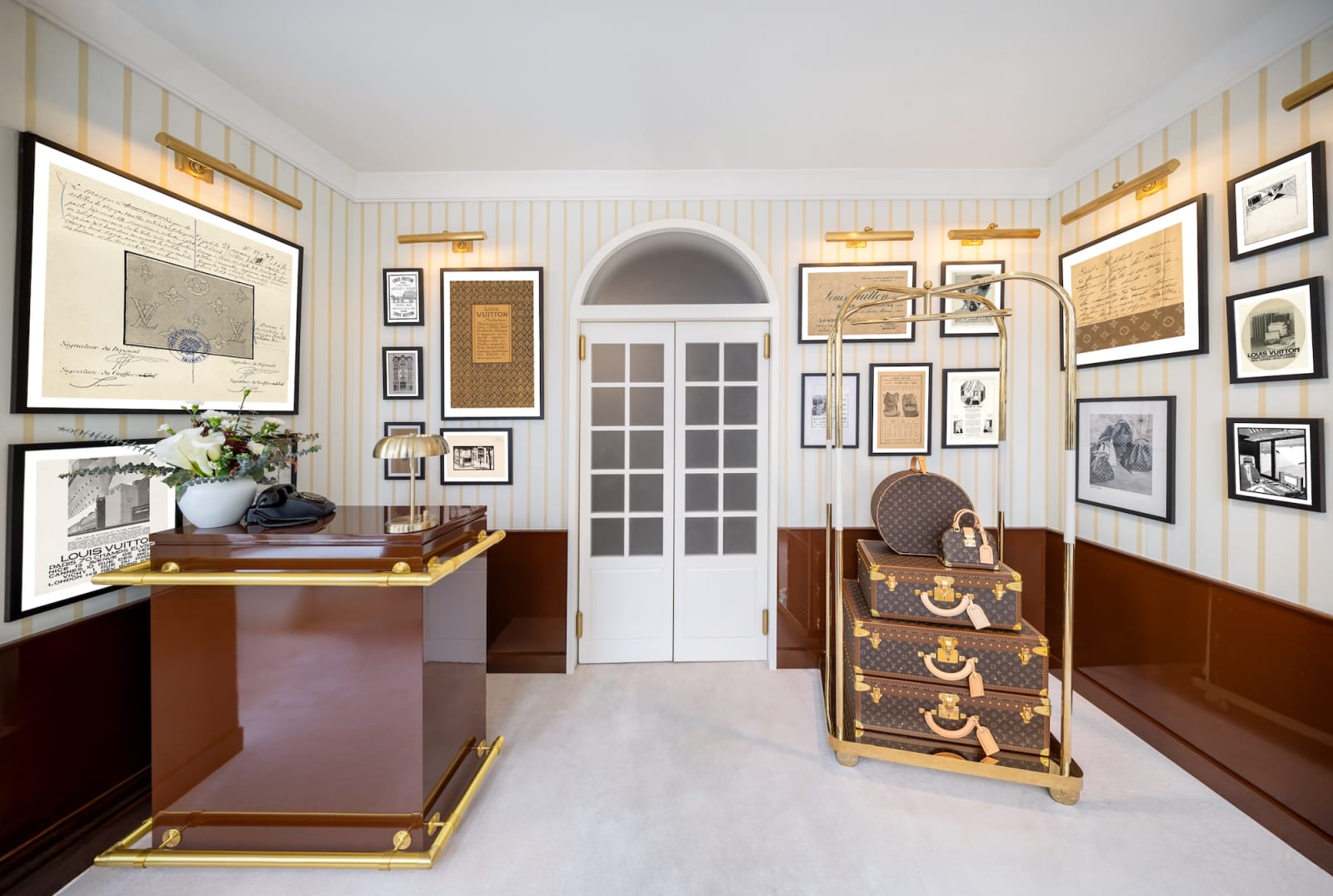 Soho_Corner_Lobby_Frames-1768443028055