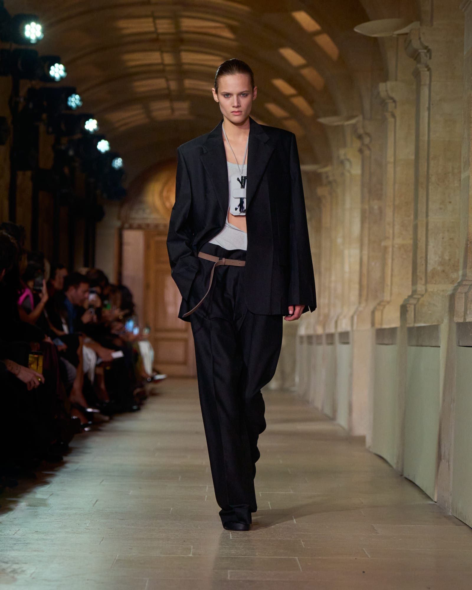 VB_SS26_4x5_RUNWAY_LOOK_02-1761063832953