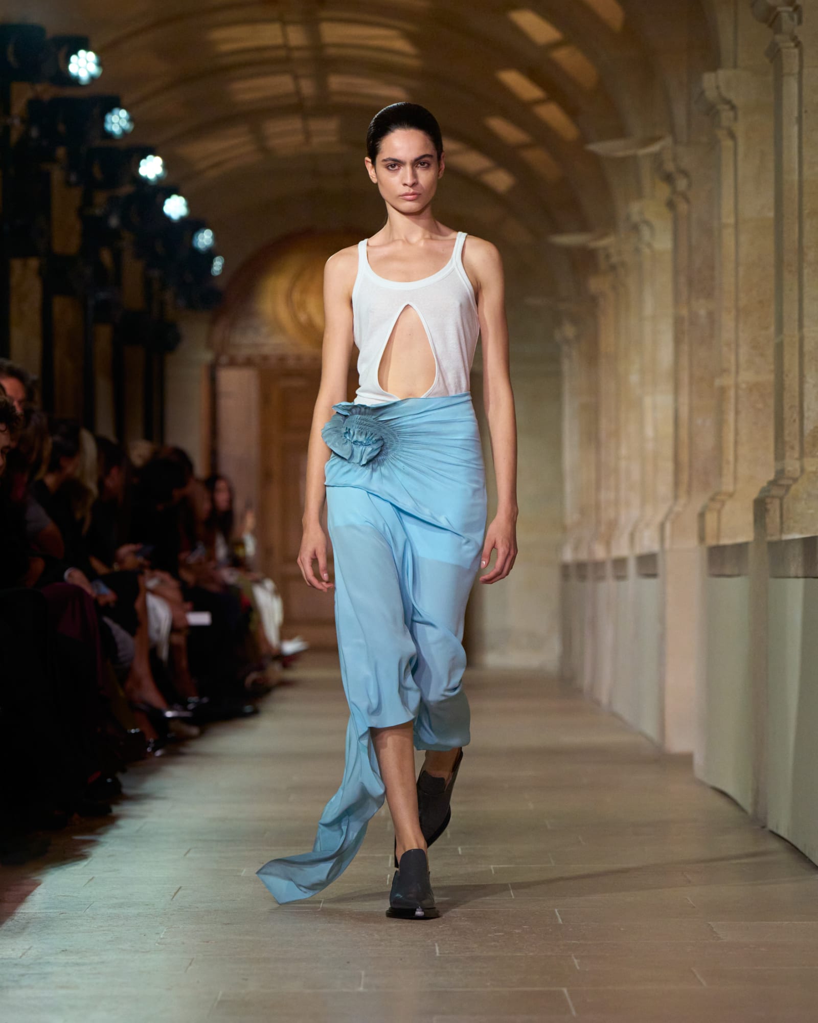 VB_SS26_4x5_RUNWAY_LOOK_11-1761063835769