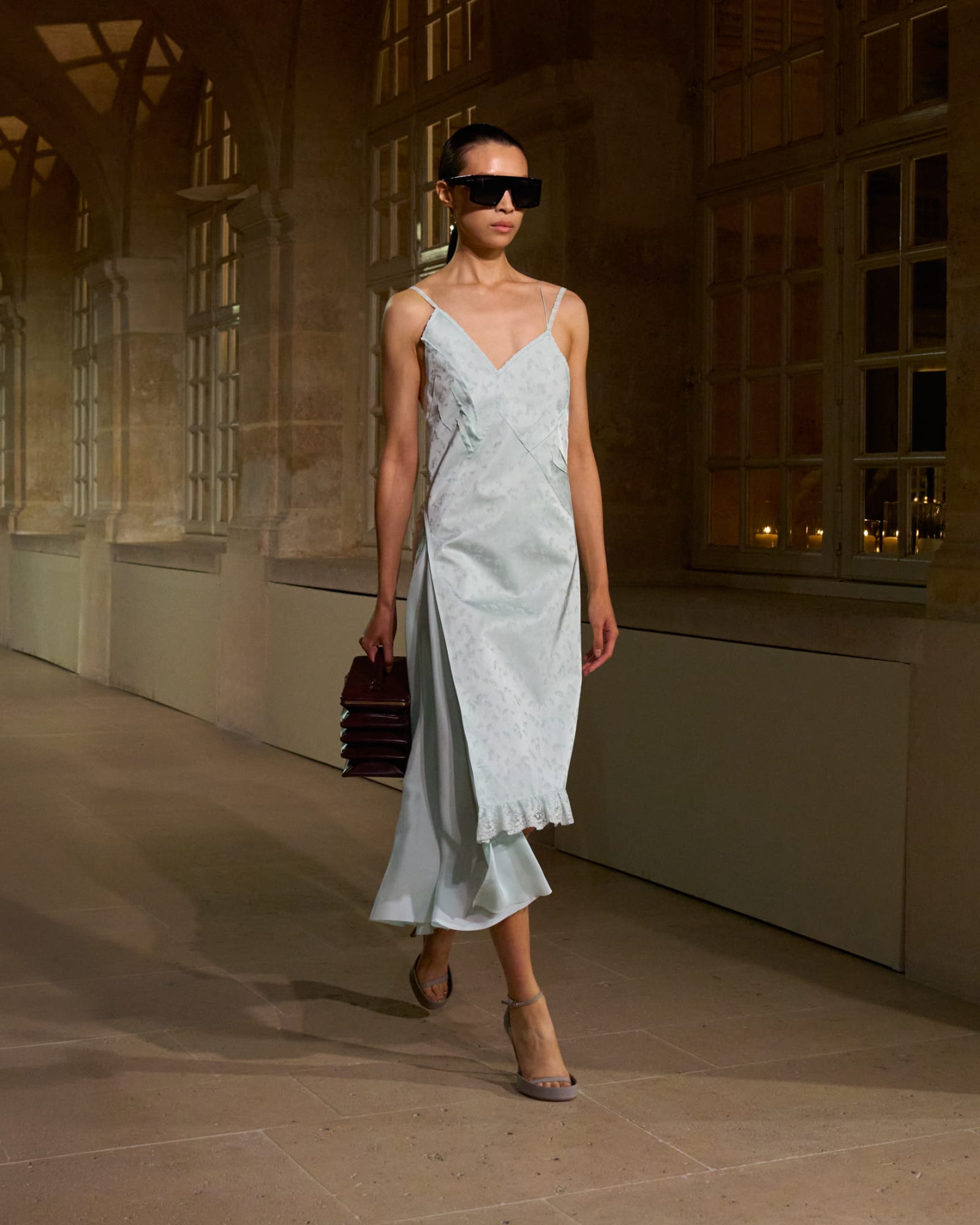 VB_SS26_4x5_RUNWAY_LOOK_28-1761063769477