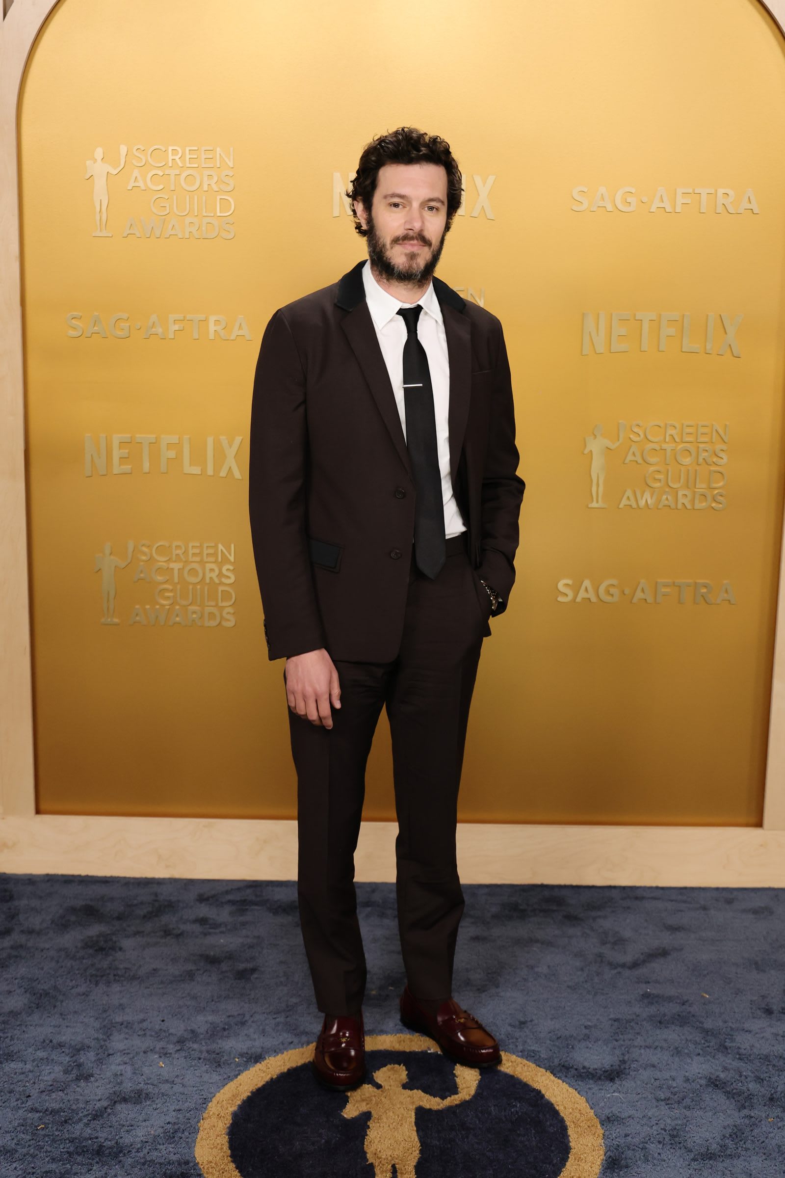 adam-brody-wears-prada-1600x2400-1742416940989-ltfbdo2bvdb