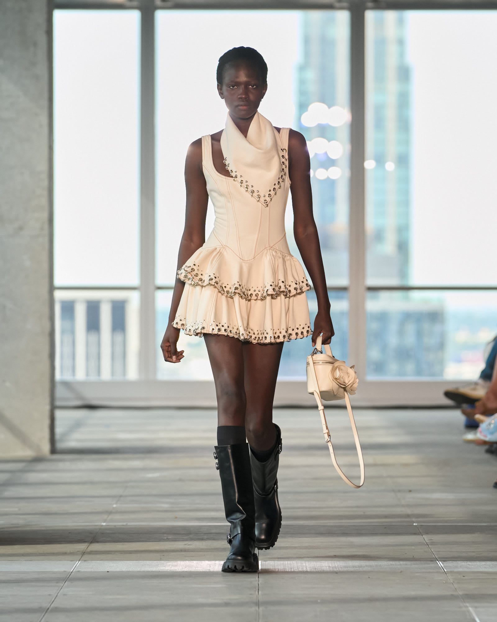 aknvas-s25-033-1600x2000-1742418829382-s9y1xf74sd