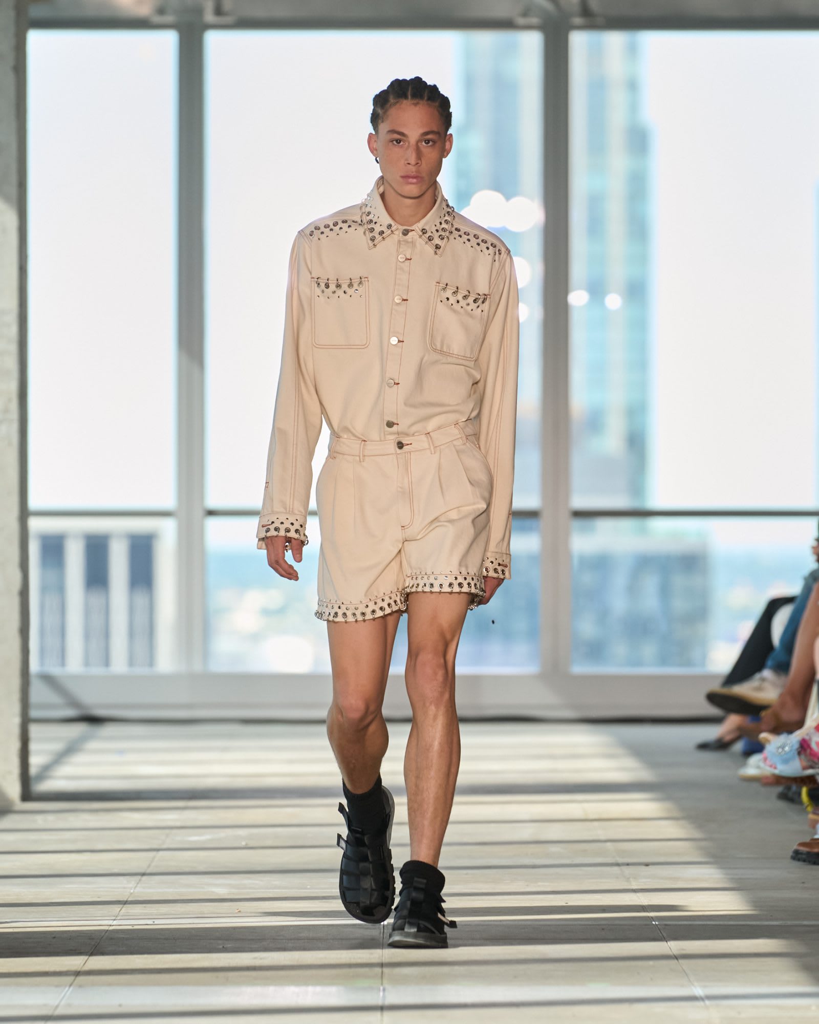 aknvas-s25-035-1600x2000-1742418828805-3tb85364m1g