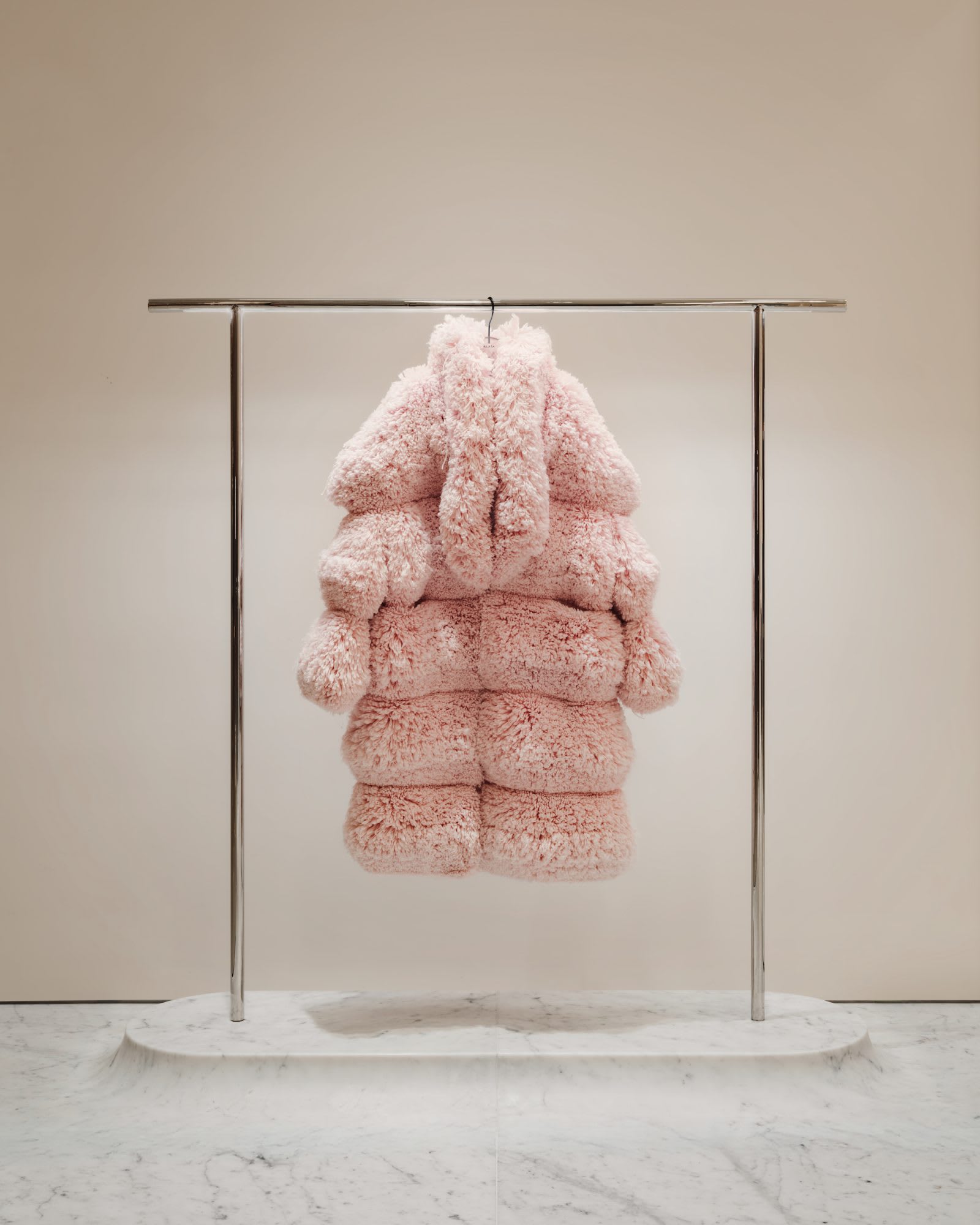 alaia-fontainebleau-3-1-1600x2000-1742417708999-ikzbkq4u08