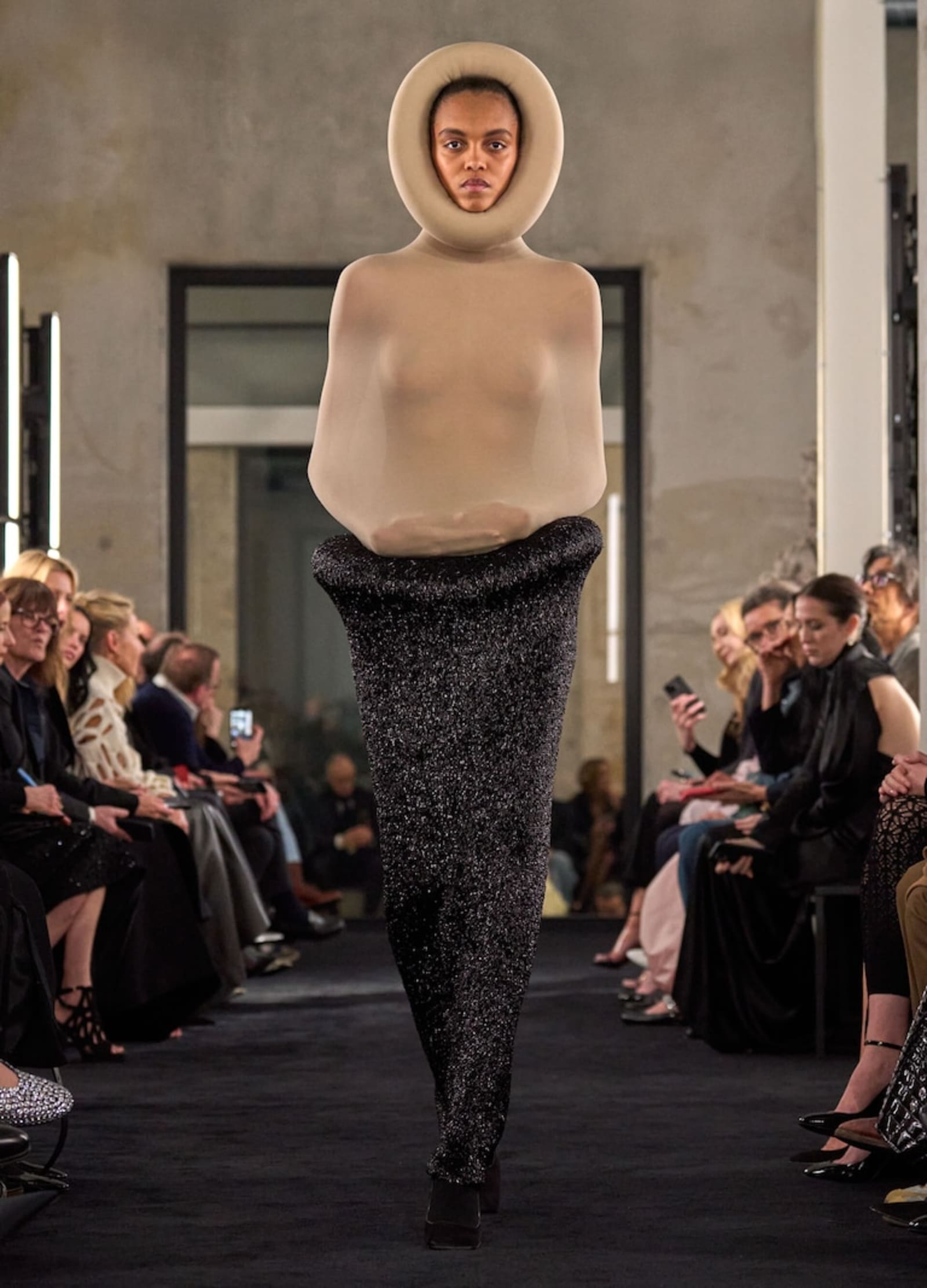 alaia-sf25-look-front-44-1742416756627-uy6b9sxdtg