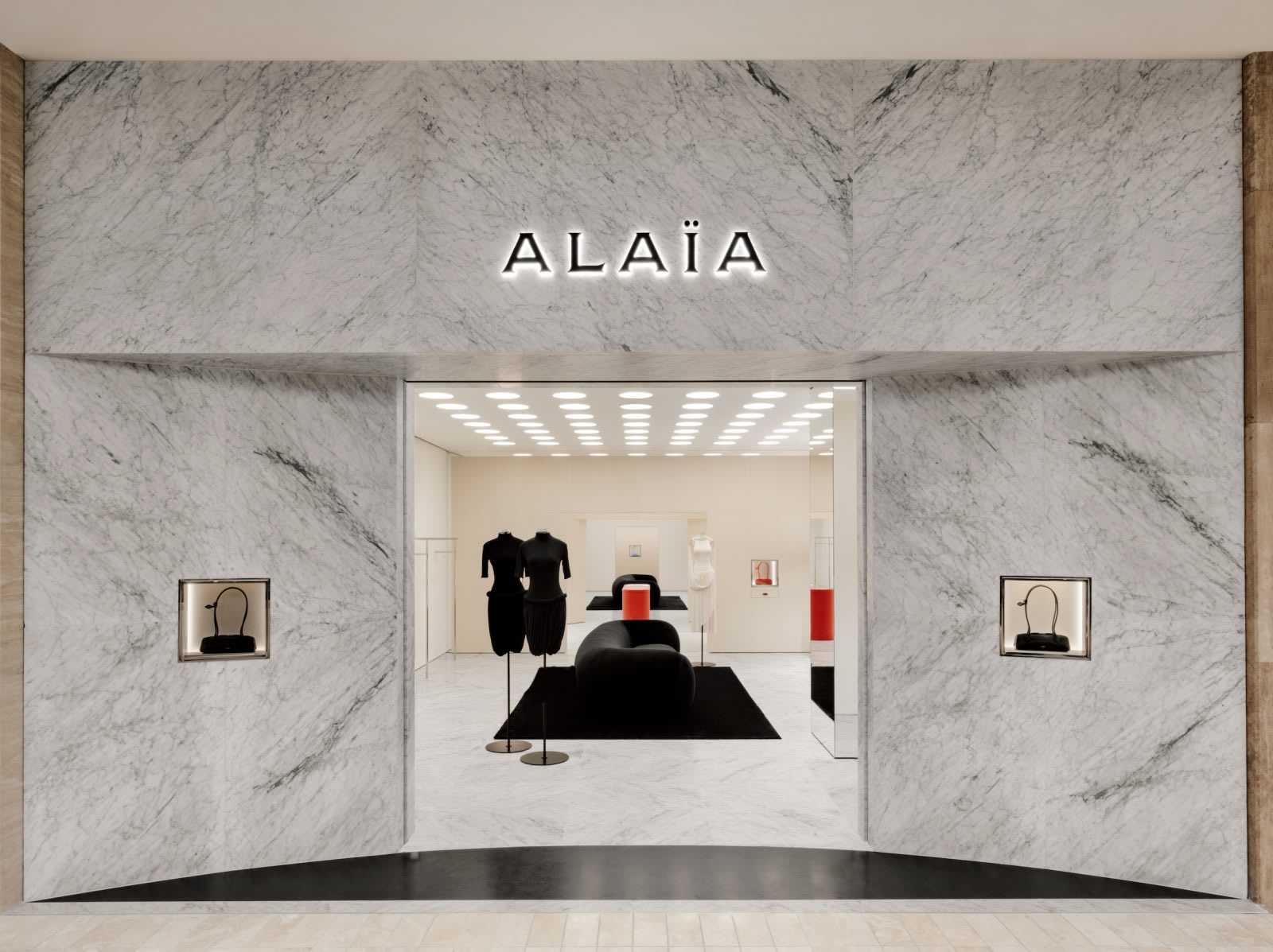 alaia-south-coast-plaza-1-1600x1197-1742417707921-mbnxl0e62x9