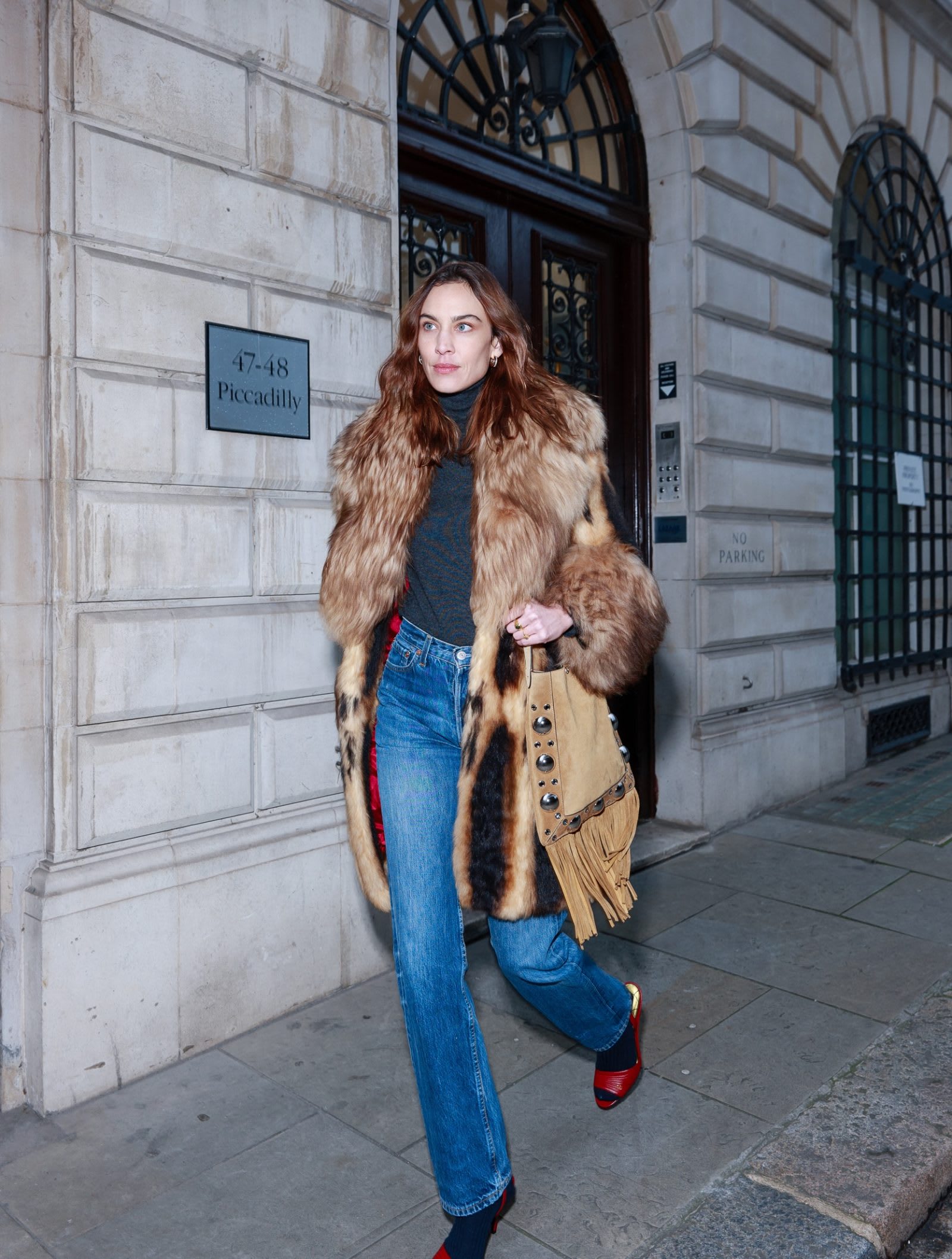 alexa-1-1600x2116-1742417725820-1tdtkbdxkuqi