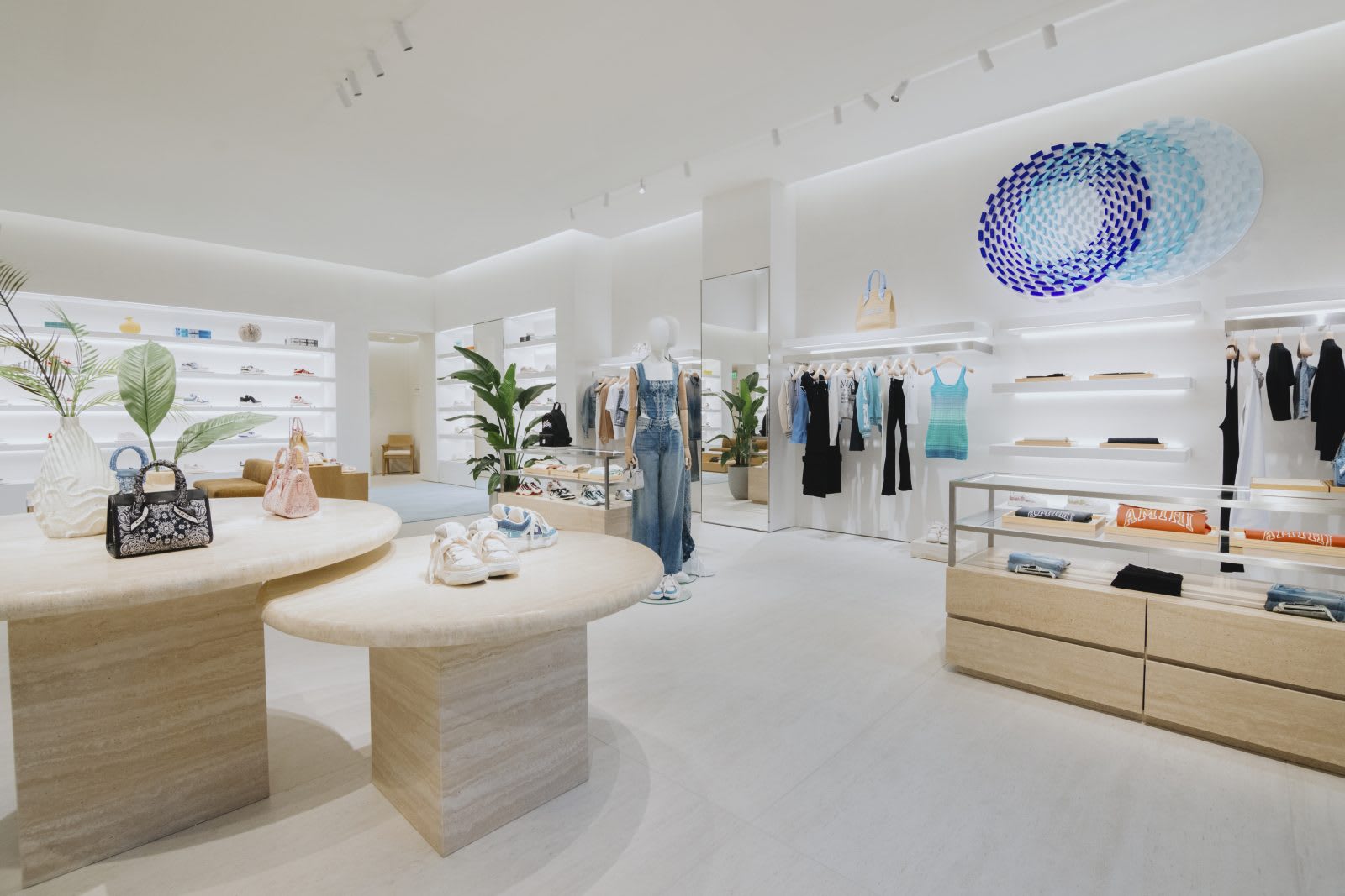 amiri-kop-3-1600x1067-1742419052971-z647g2znabl