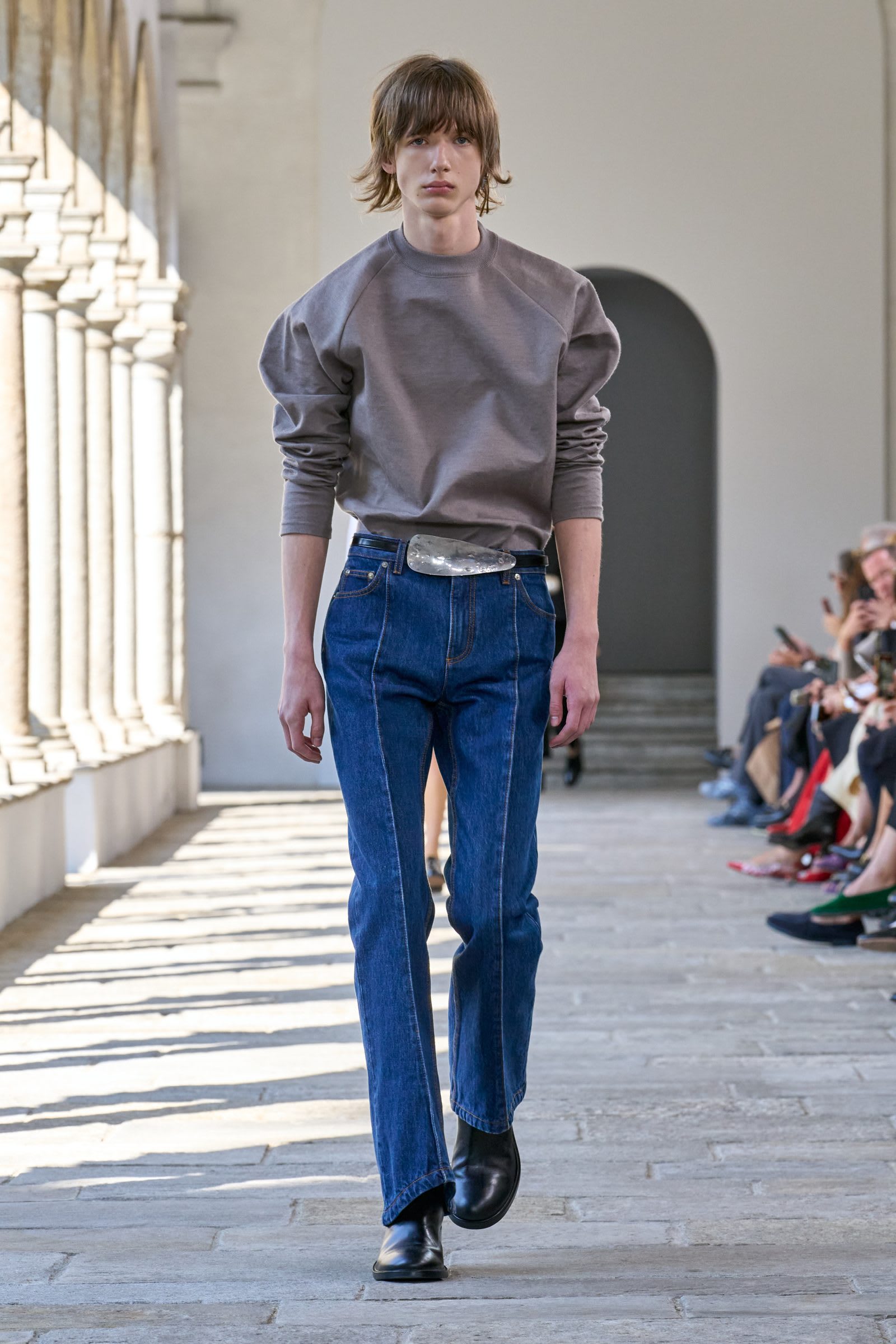 bally-ss25-runway-look-50-1600x2400-1742418630529-ypdt3vdf44