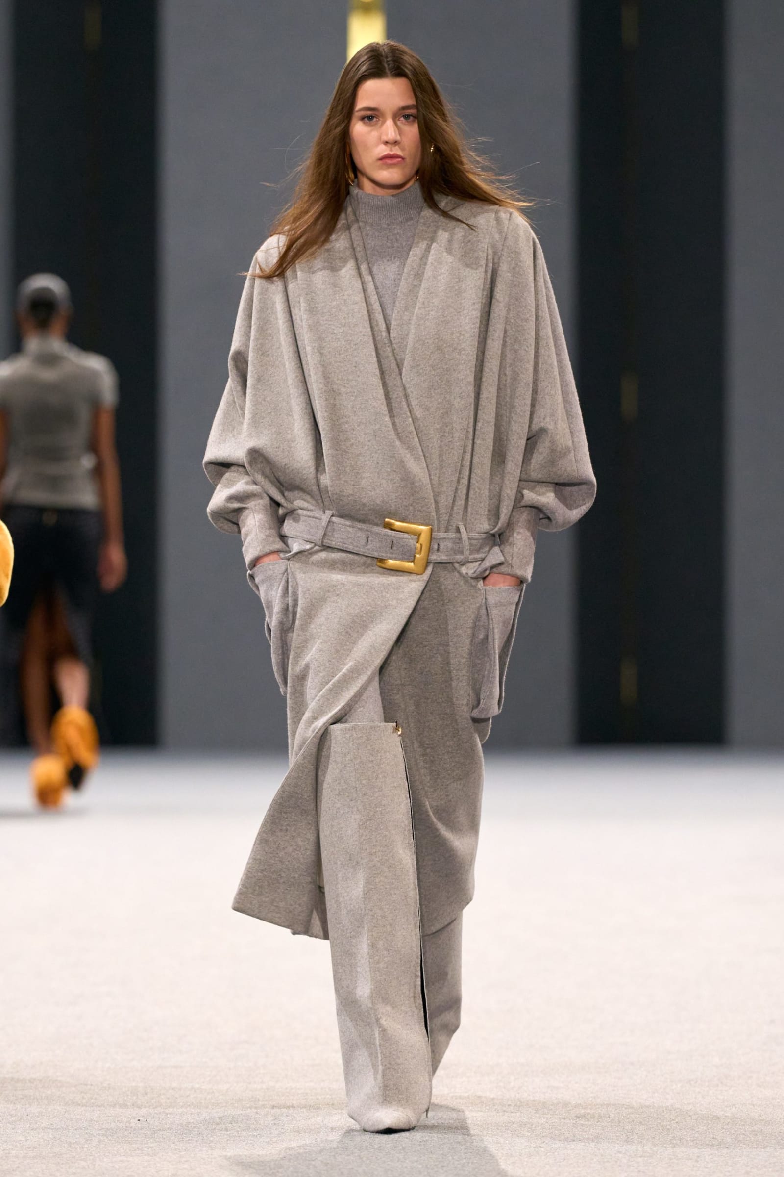 balmain-f25-2x3-look-011-scaled-1742416795685-t97lm66z1j