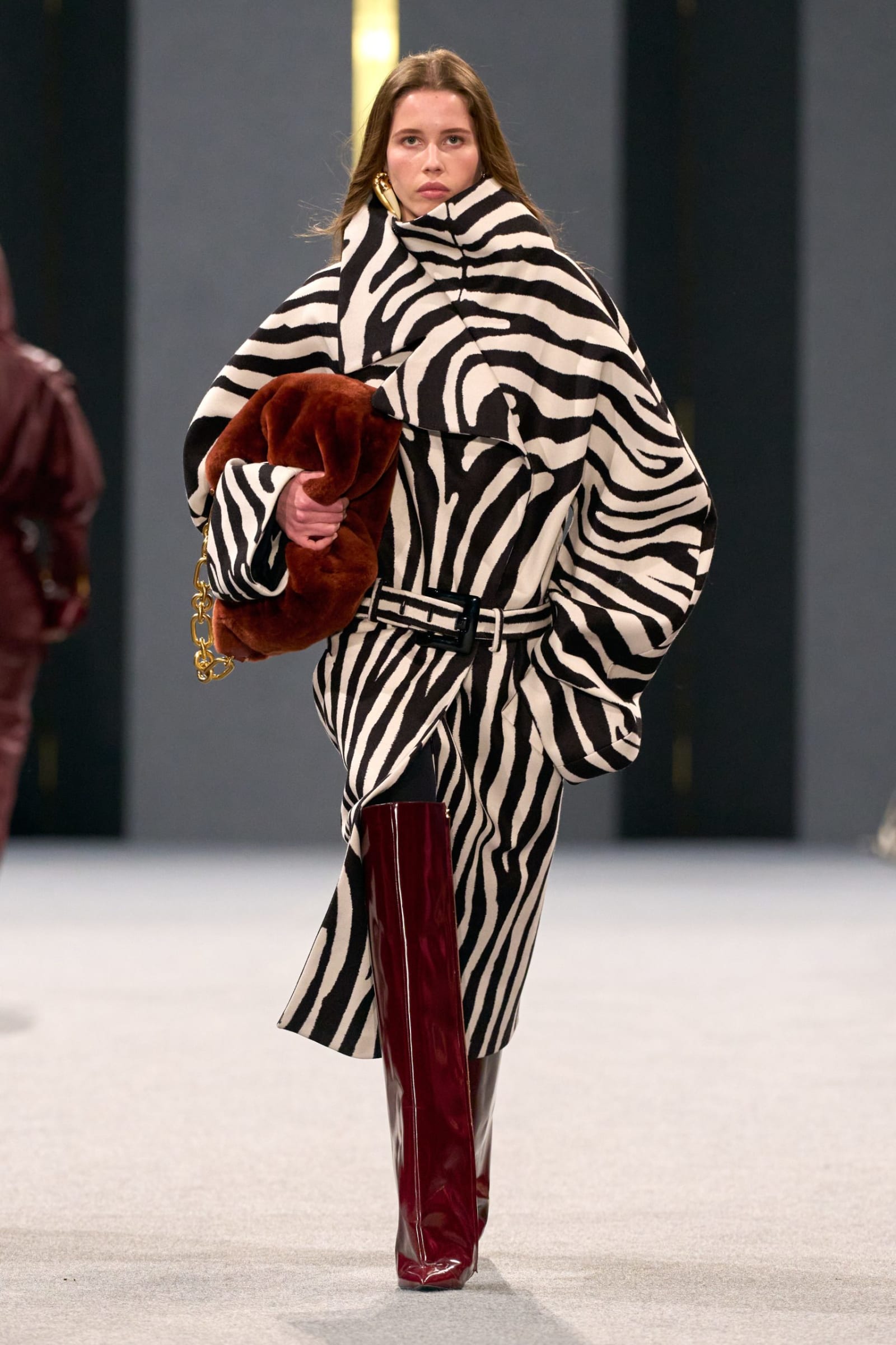 balmain-f25-2x3-look-020-scaled-1742416796621-8rfwp4d1zm4