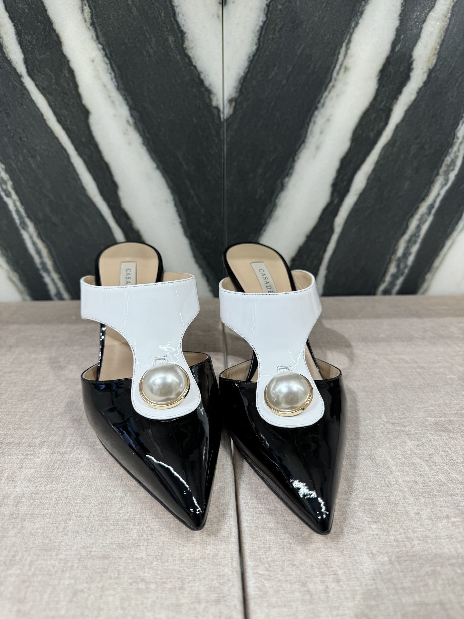 casadei-1600x2133-1742418370280-br2vg2xjx7