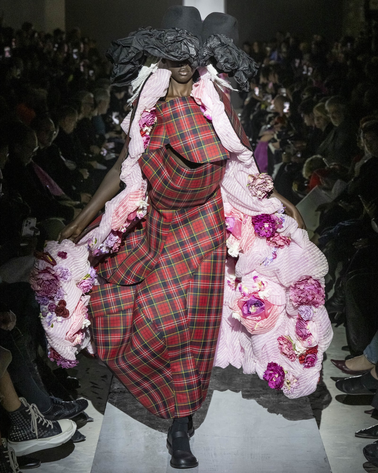 comme_des_garcons_winter25_11-1742589214549