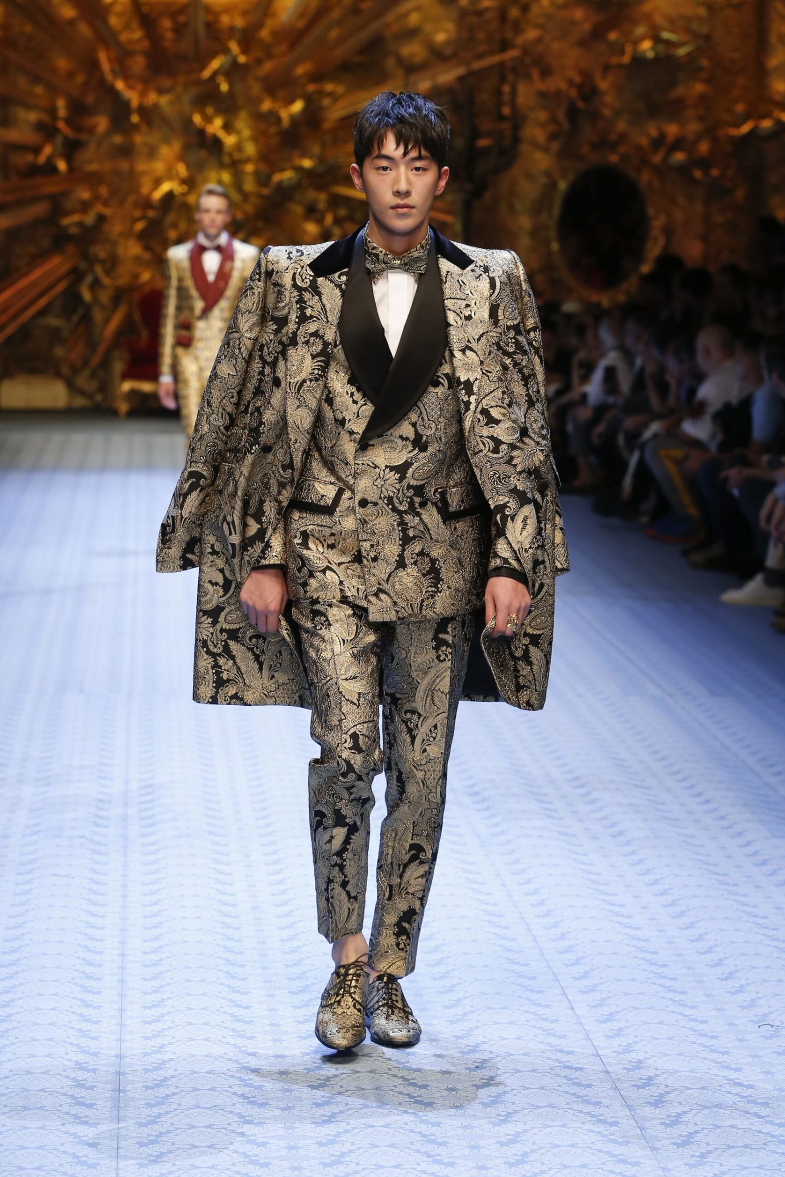 dolcegabbana-mens-fashion-show-ss19-runway-122-scaled-1742417728973-epbib3hi85