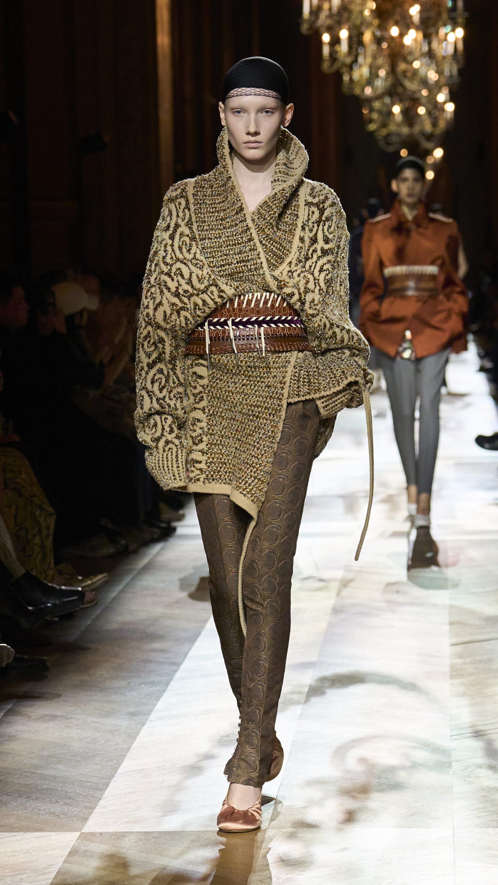 dries-von-noten-fw25-2305x4098-look-18-1600x2845-1742416806039-88m30qp0ooi