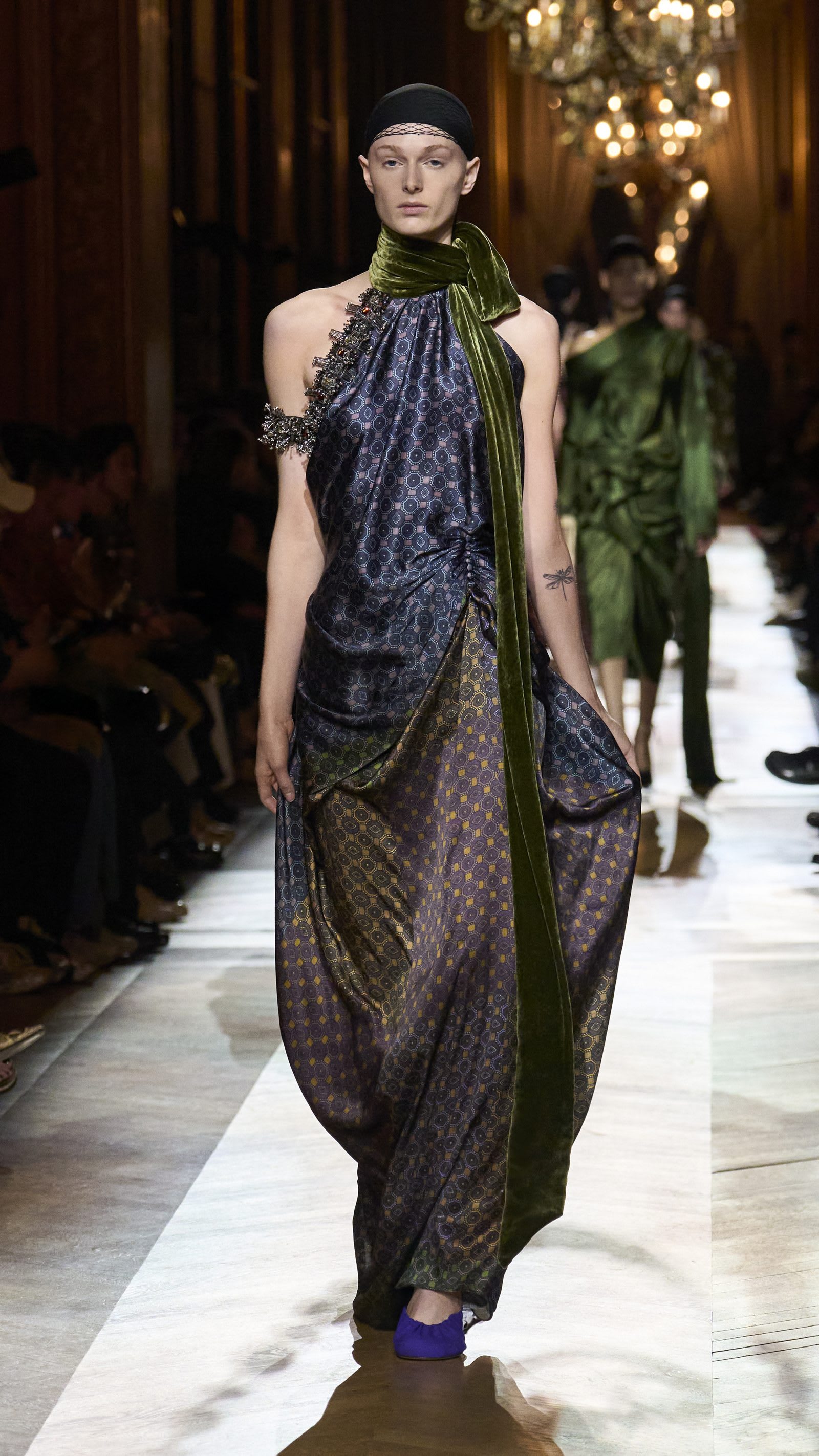 dries-von-noten-fw25-2305x4098-look-34-1600x2845-1742416806688-4usgysdt94n