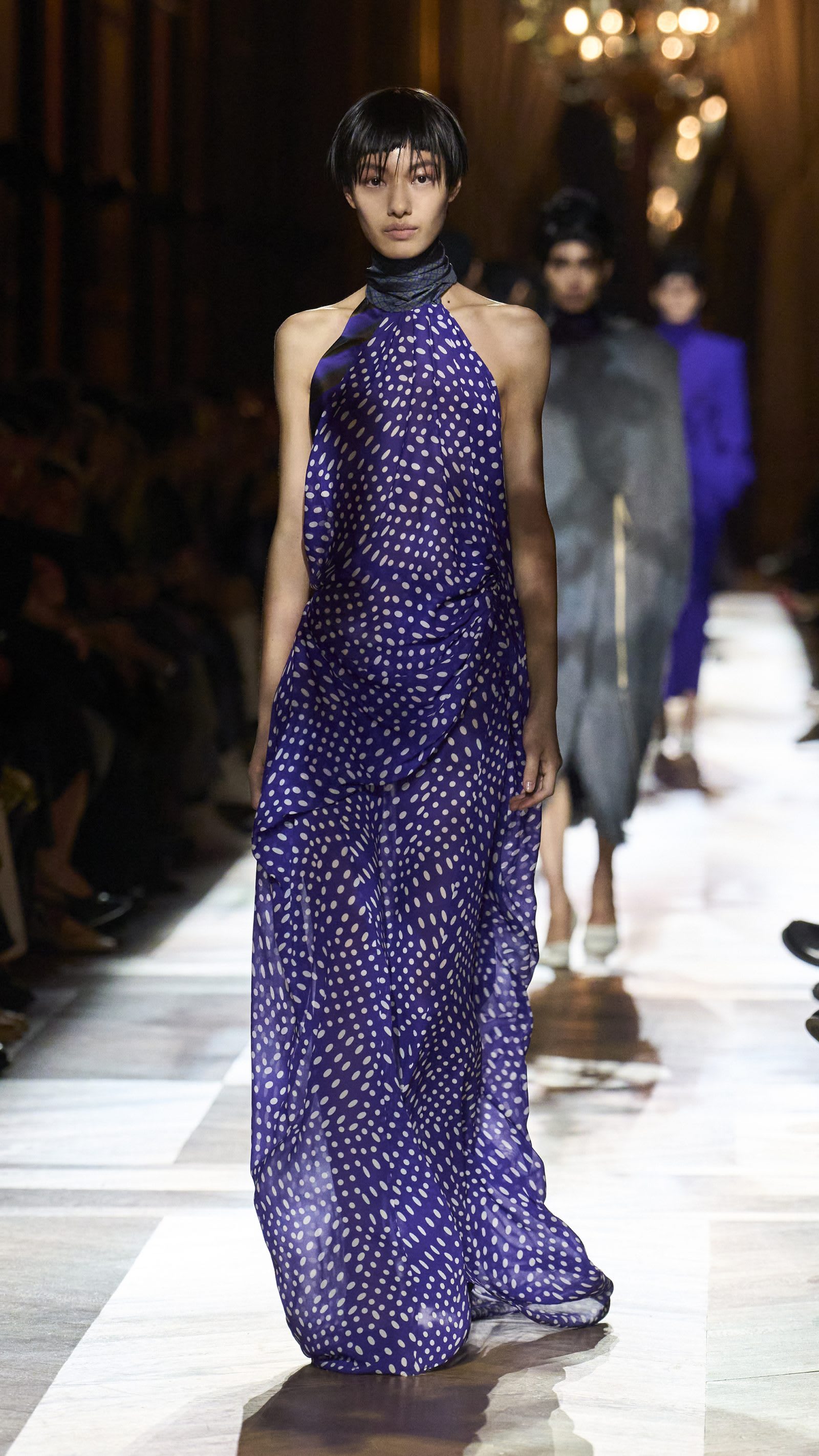 dries-von-noten-fw25-2305x4098-look-47-1600x2845-1742416807417-lh8kldx98as