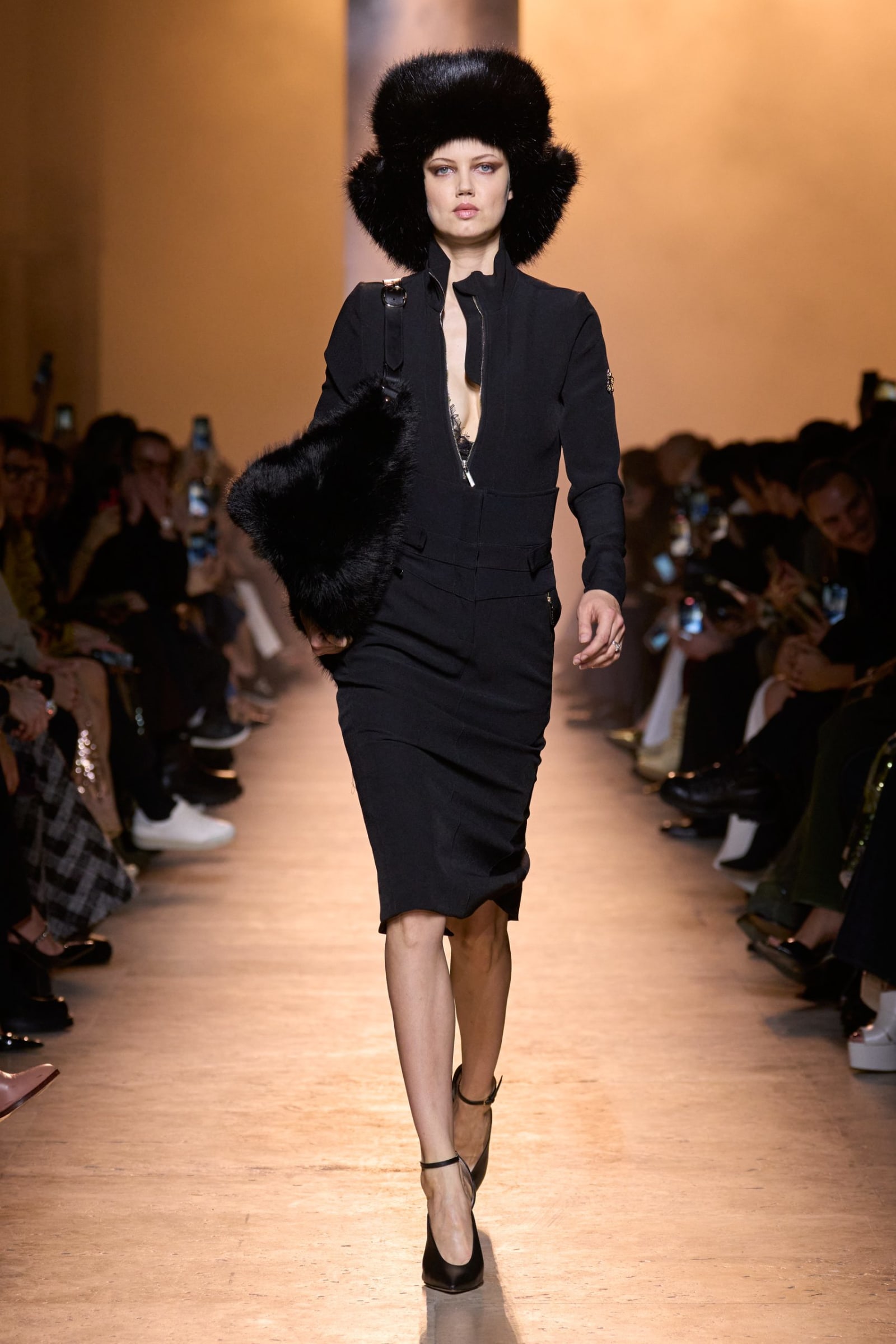 elie-saab-rtw-fw-25-26-look-4-scaled-1742416751152-f57jknc70x5