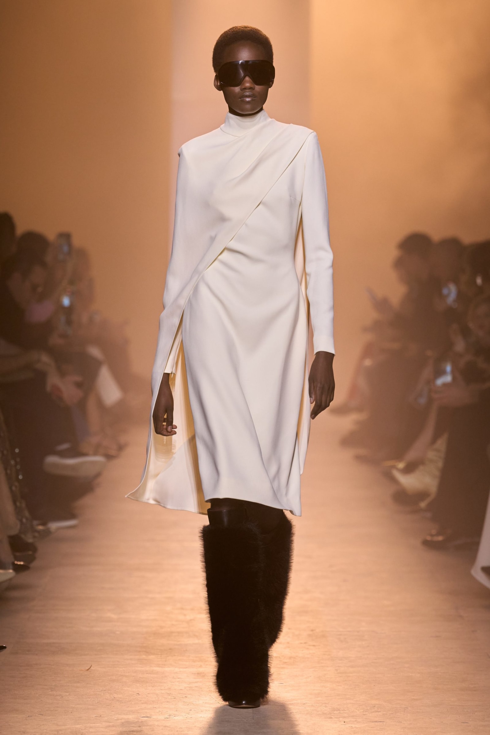 elie-saab-rtw-fw-25-26-look-53-scaled-1742416749590-1furn2qcvlt