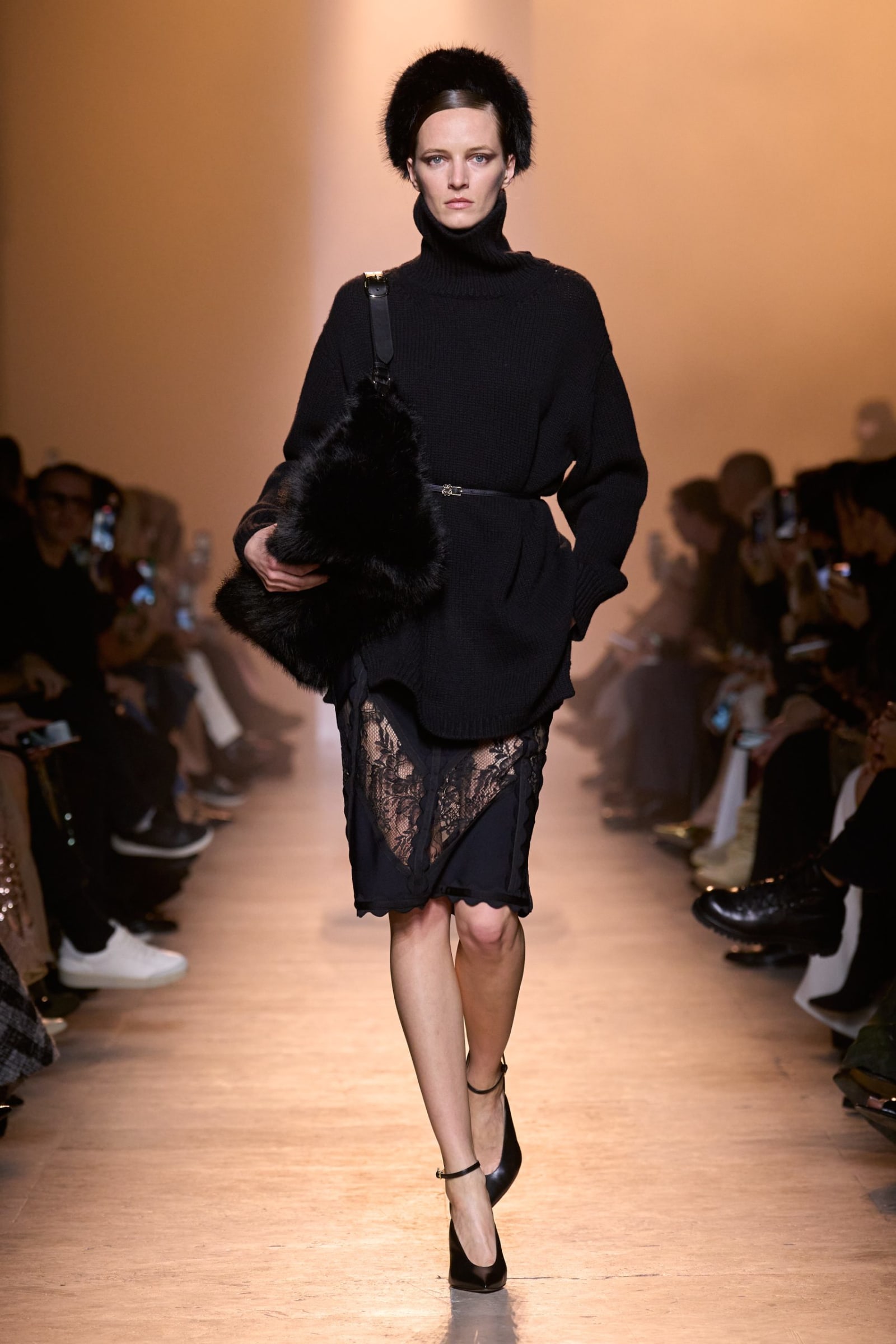 elie-saab-rtw-fw-25-26-look-8-scaled-1742416751451-41y4vhhxjz1