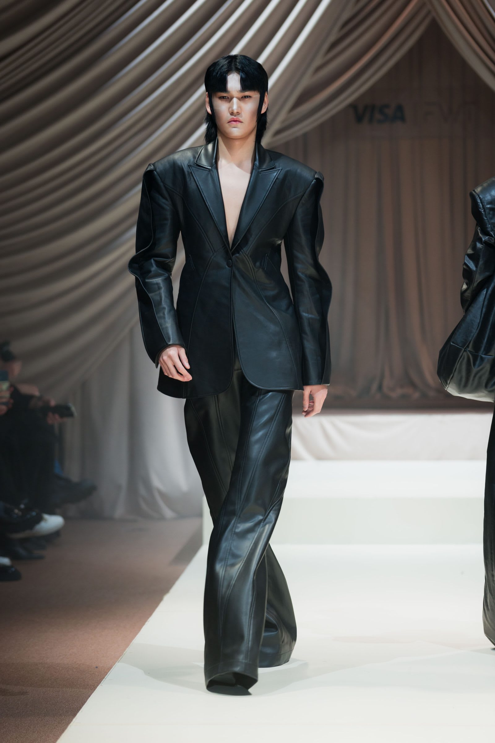 epov-timur-img-338813-1600x2400-1742417779266-02u5cxnj8y5t