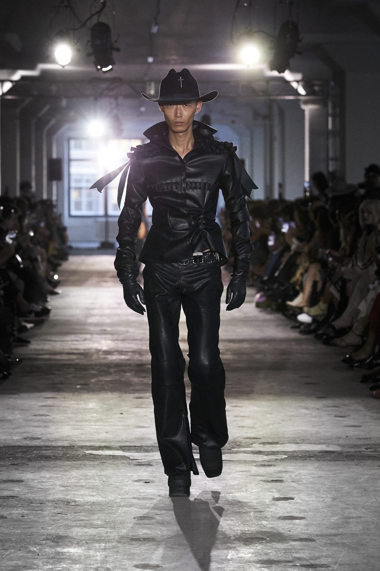 ev-ss25-look01-1600x2400-1742418825631-iwewa4c9crp