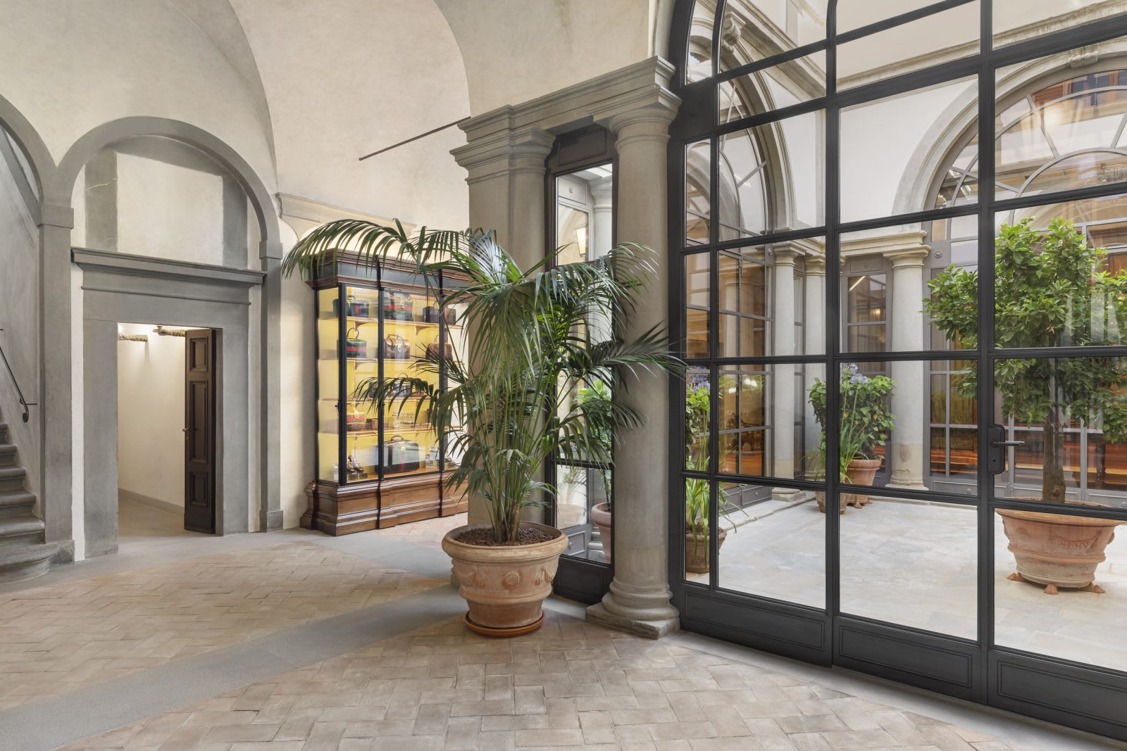 gucci-archive-interiors-1600x1067-1742418207423-ws4an5x3v9