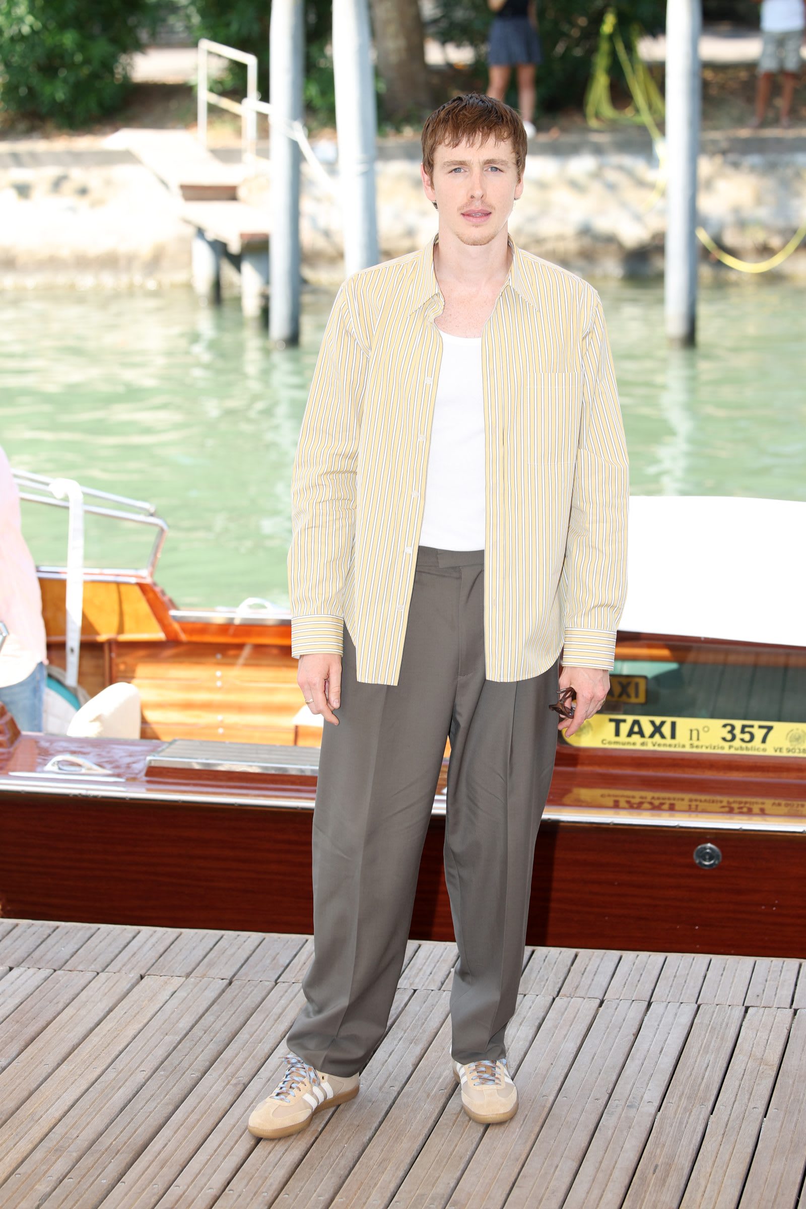 harris-dickinson-wears-bottega-veneta-at-the-81st-venice-international-film-festival-1600x2400-1742418998683-xz19v0zhxor