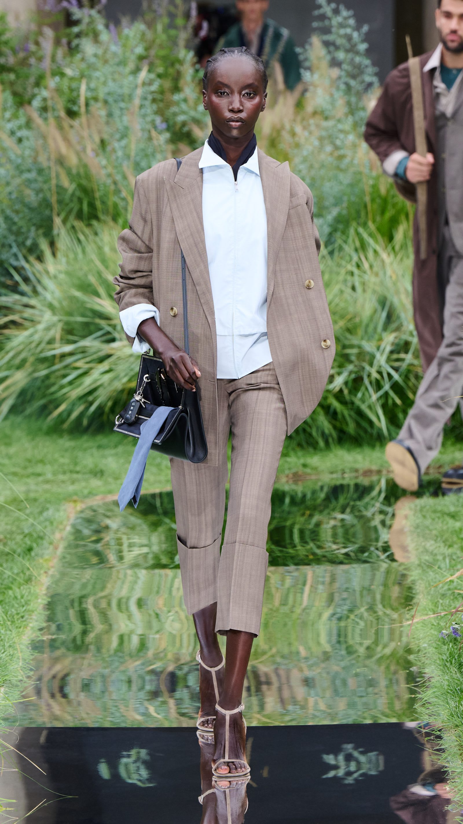 img-9235-1600x2844-1742418758971-27iowp230qw