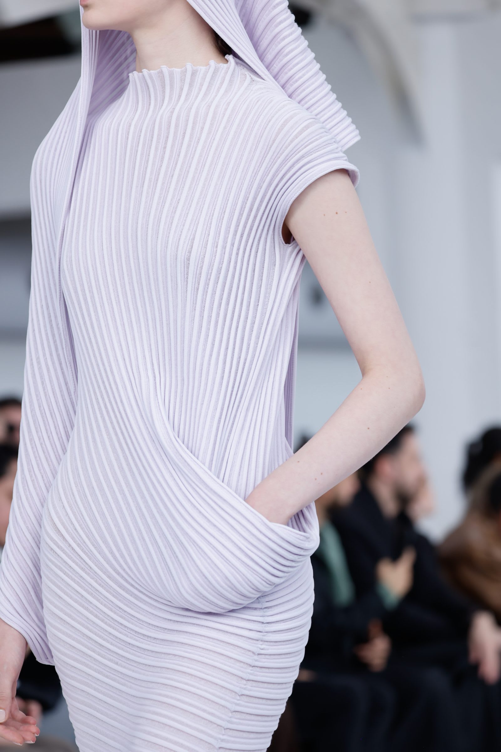 issey-miyake-details-high-15-1600x2400-1742418519967-03mznbkk7sng