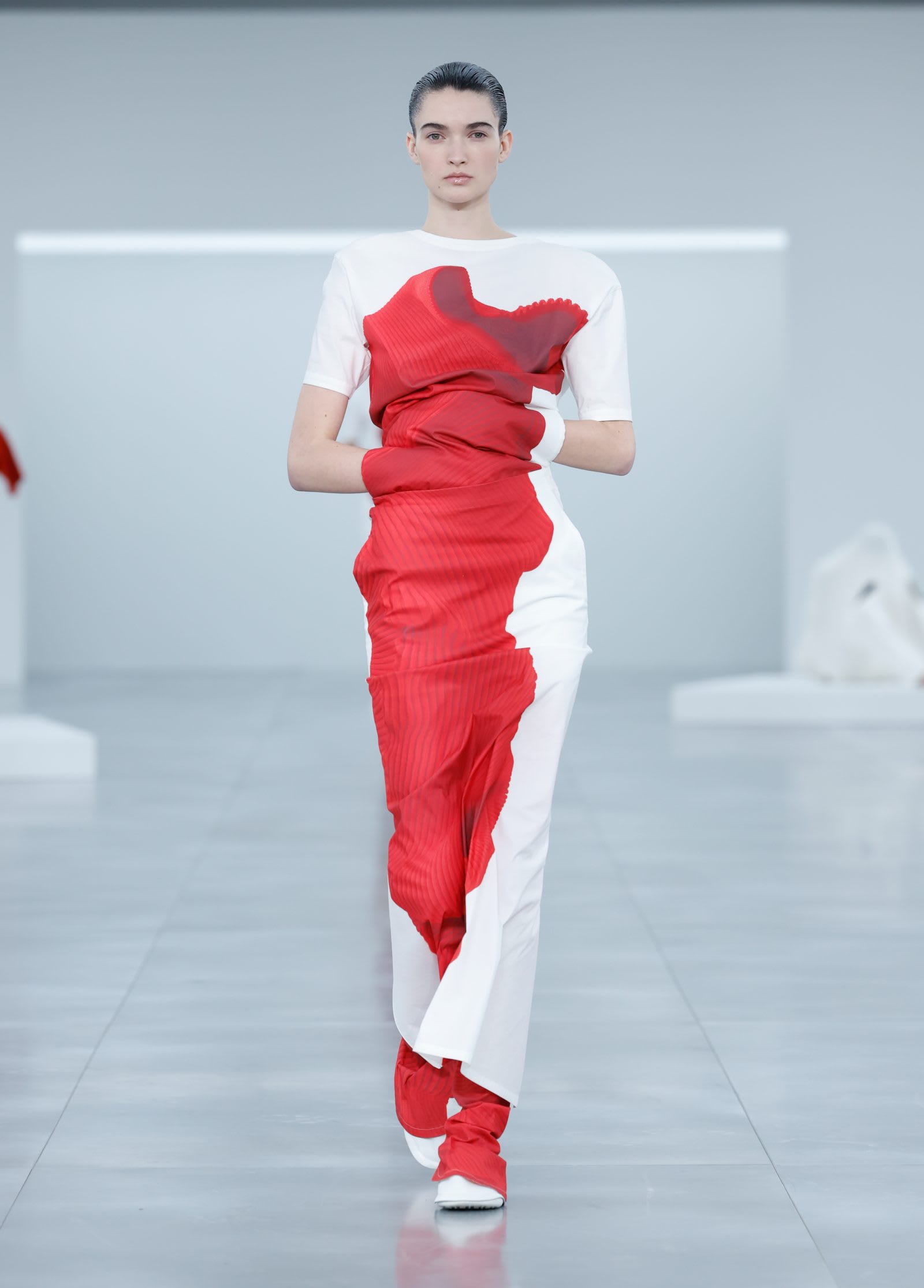 issey-miyake-fw25-26-look-01-1-1600x2230-1742416724277-43simwgiuet