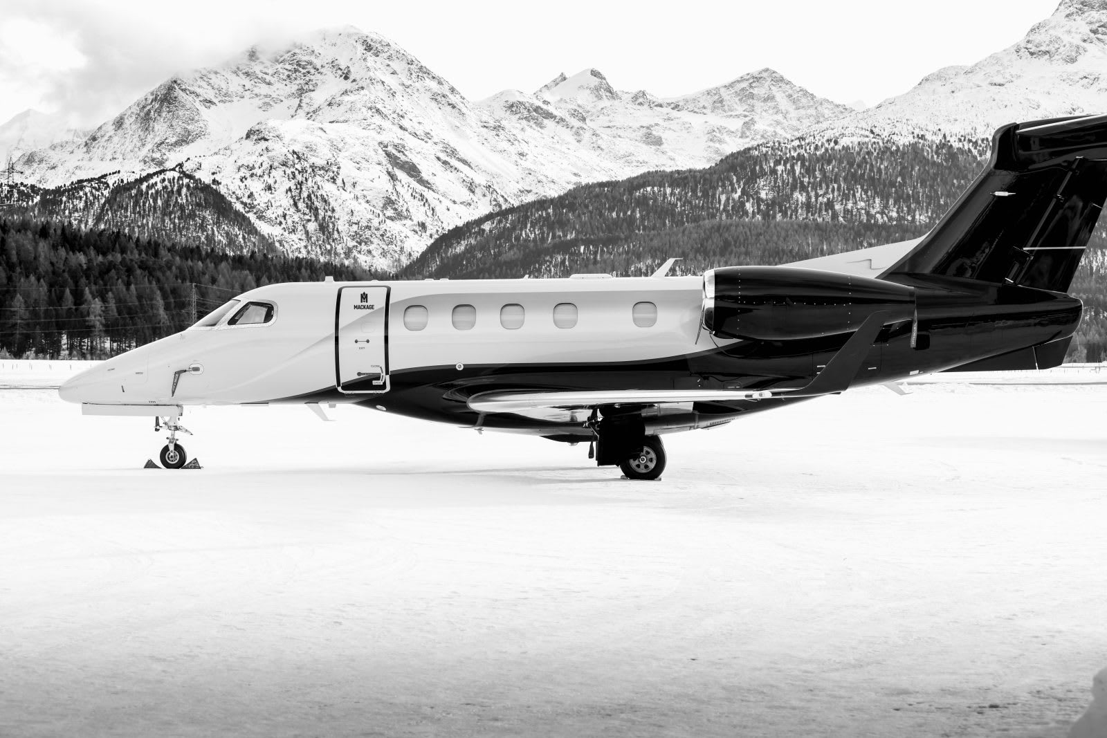 jet-1600x1067-1742417114191-y0ueh2z7b8s